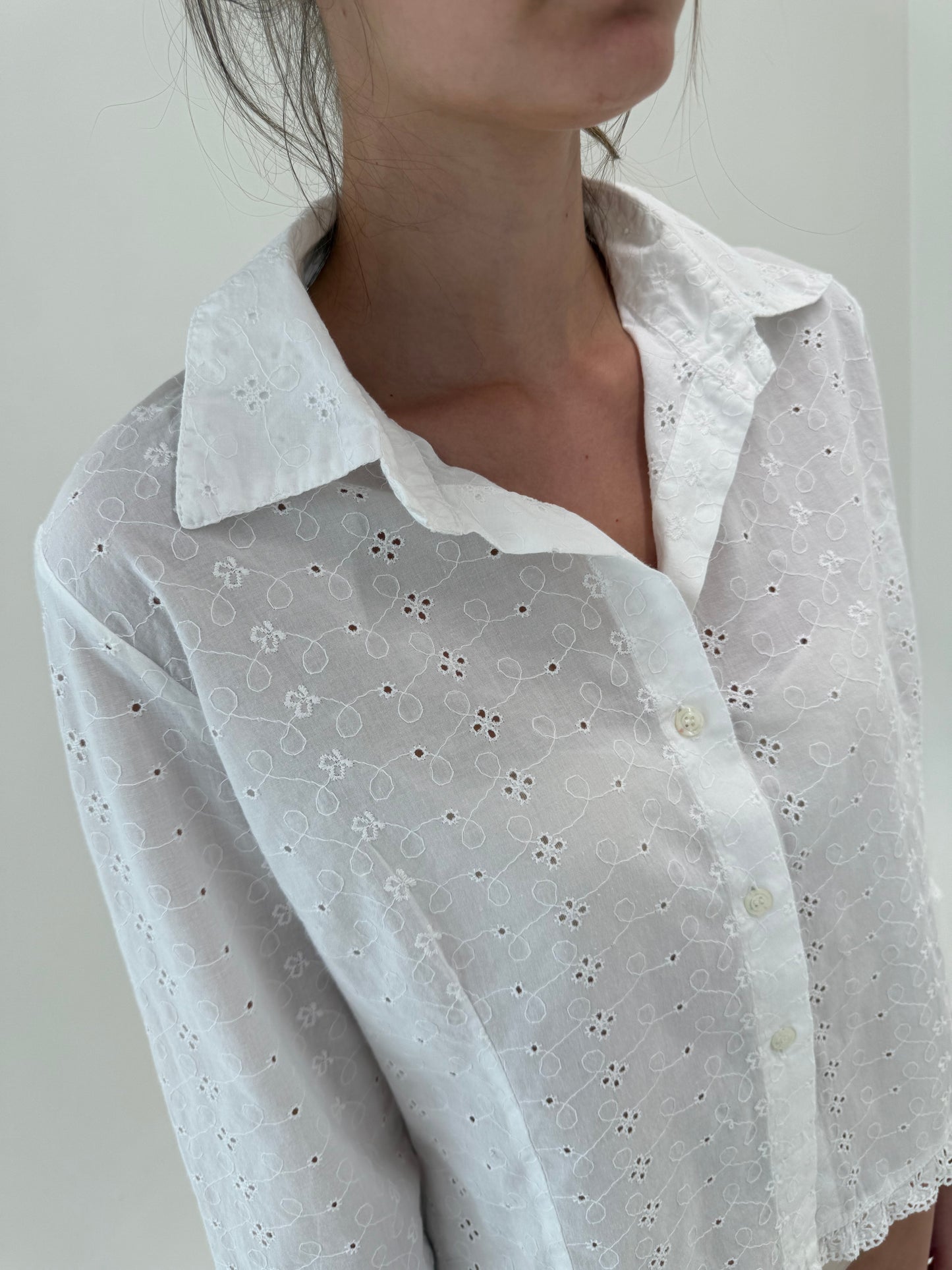 Cămașa din bumbac premium integral cu broderie anglaise și dantelă macrame