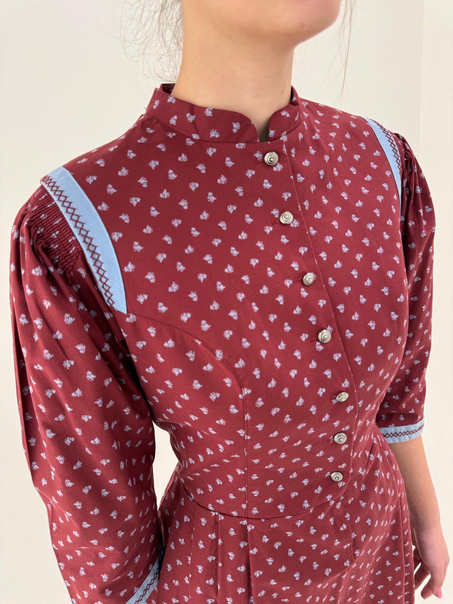 Rochie vintage burgundy cu print floral delicat baby Blue și corsaj