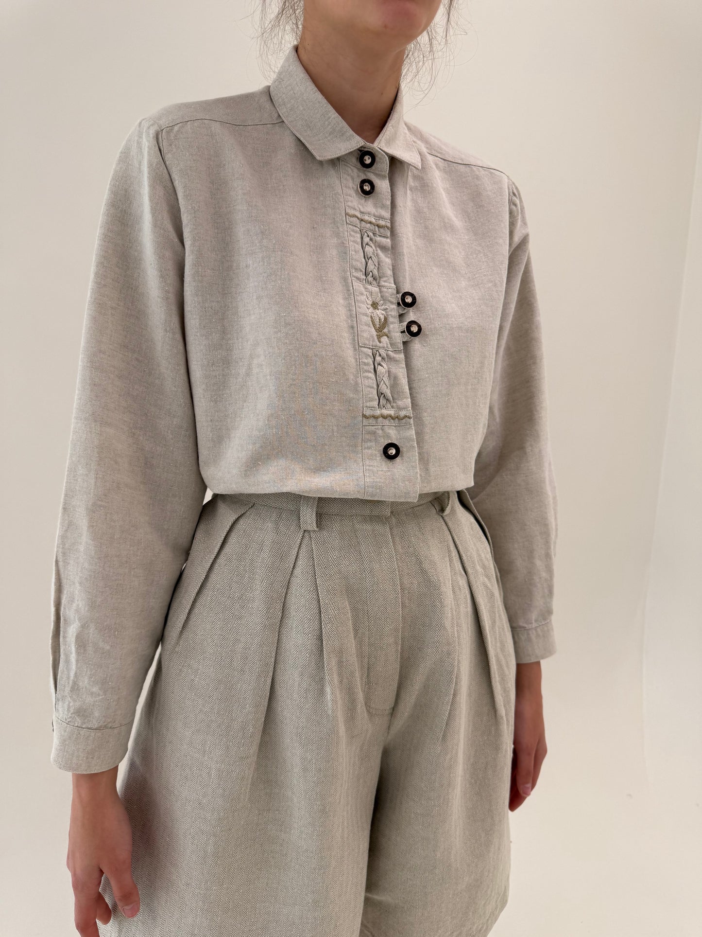 Cămașa vintage petite în croi lejer din pânză grea de in și bumbac warm gray
