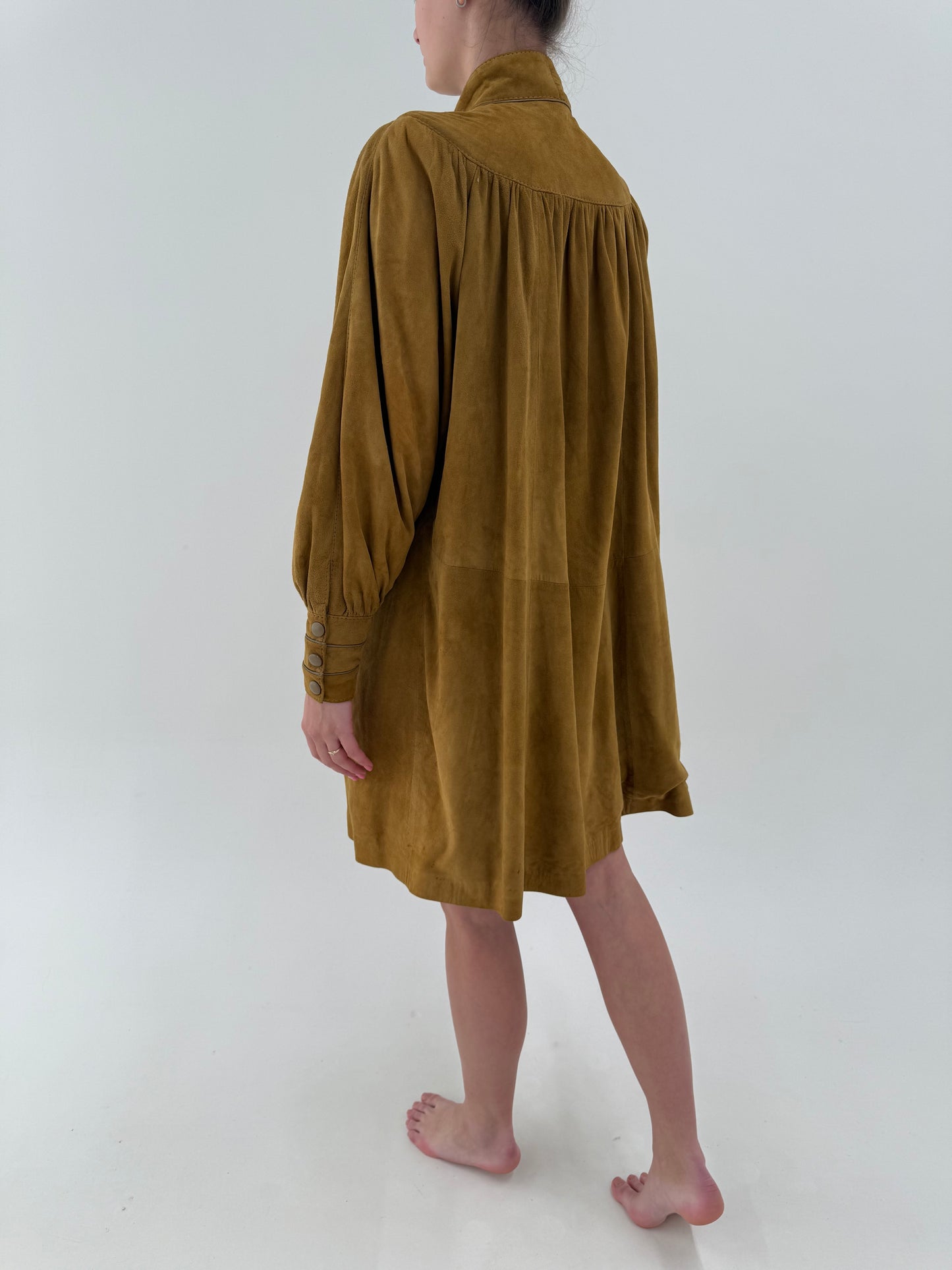 Trench vintage Yves Saint Laurent din piele naturală subțire cu manșete ultra înalte