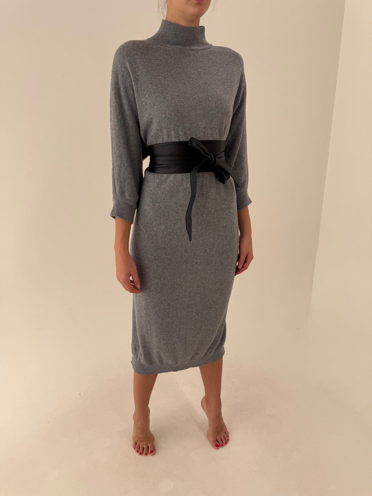 Rochie maxi tip Maleta din lana merino excepțională extafina în croi drapat minimalist
