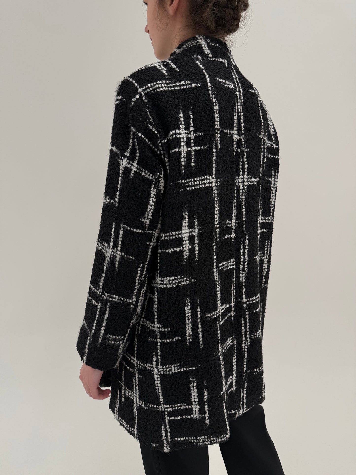 Palton italian petite în stil Chanel din boucle plin de lana alb negru