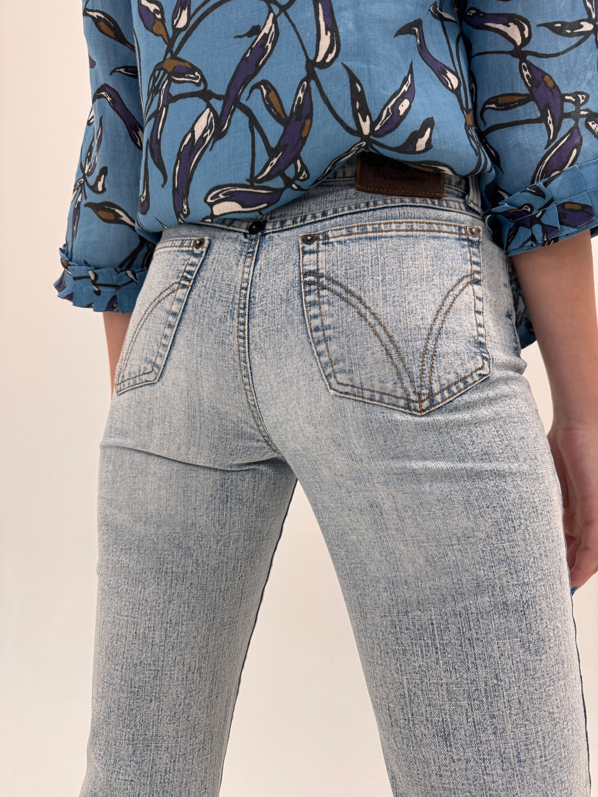 Jeans vintage Dolce&Gabbana de vară light wash evazat în croi super în trend