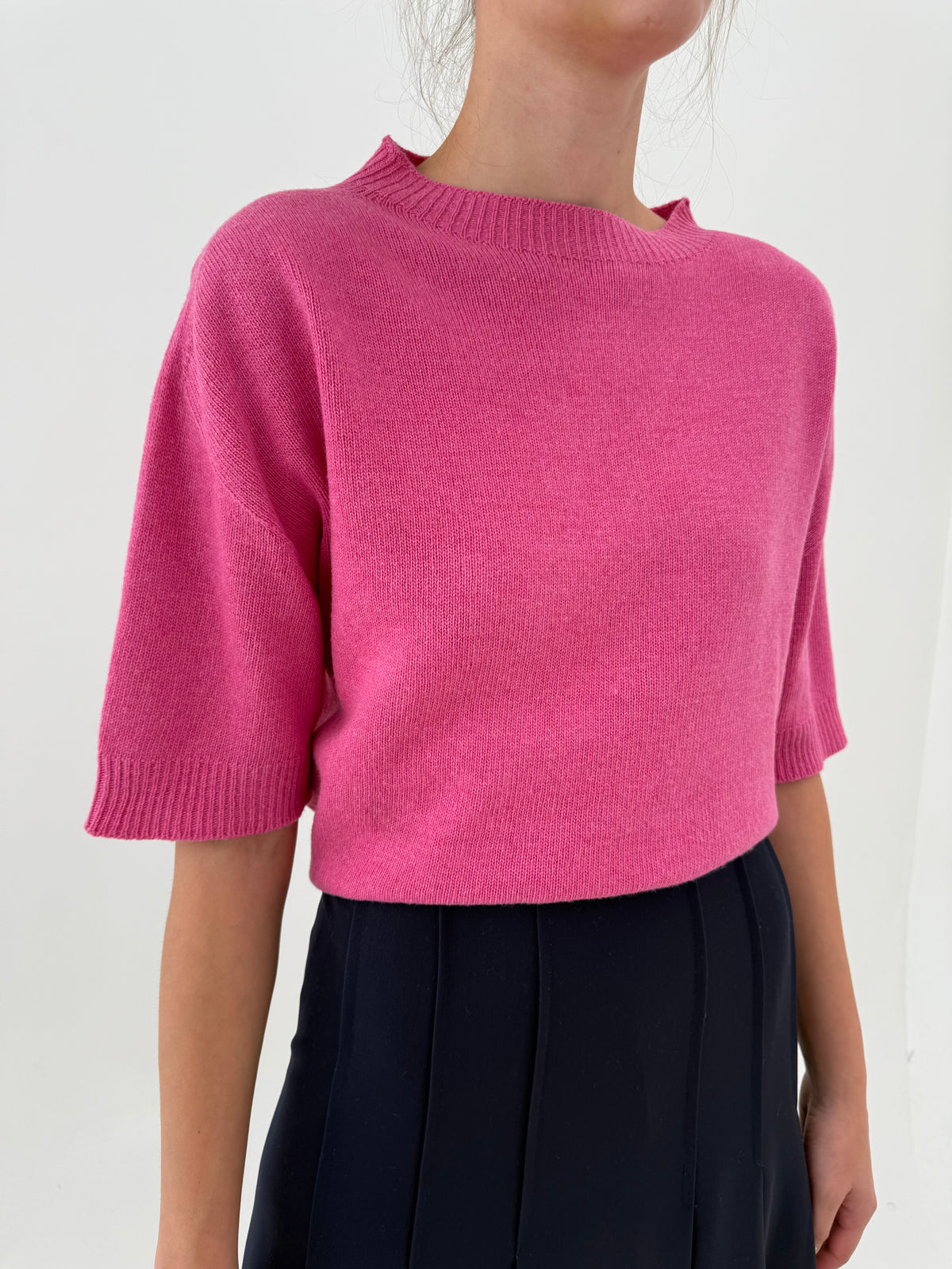 Top Barbie pink din din lana extrafina în croi oversized