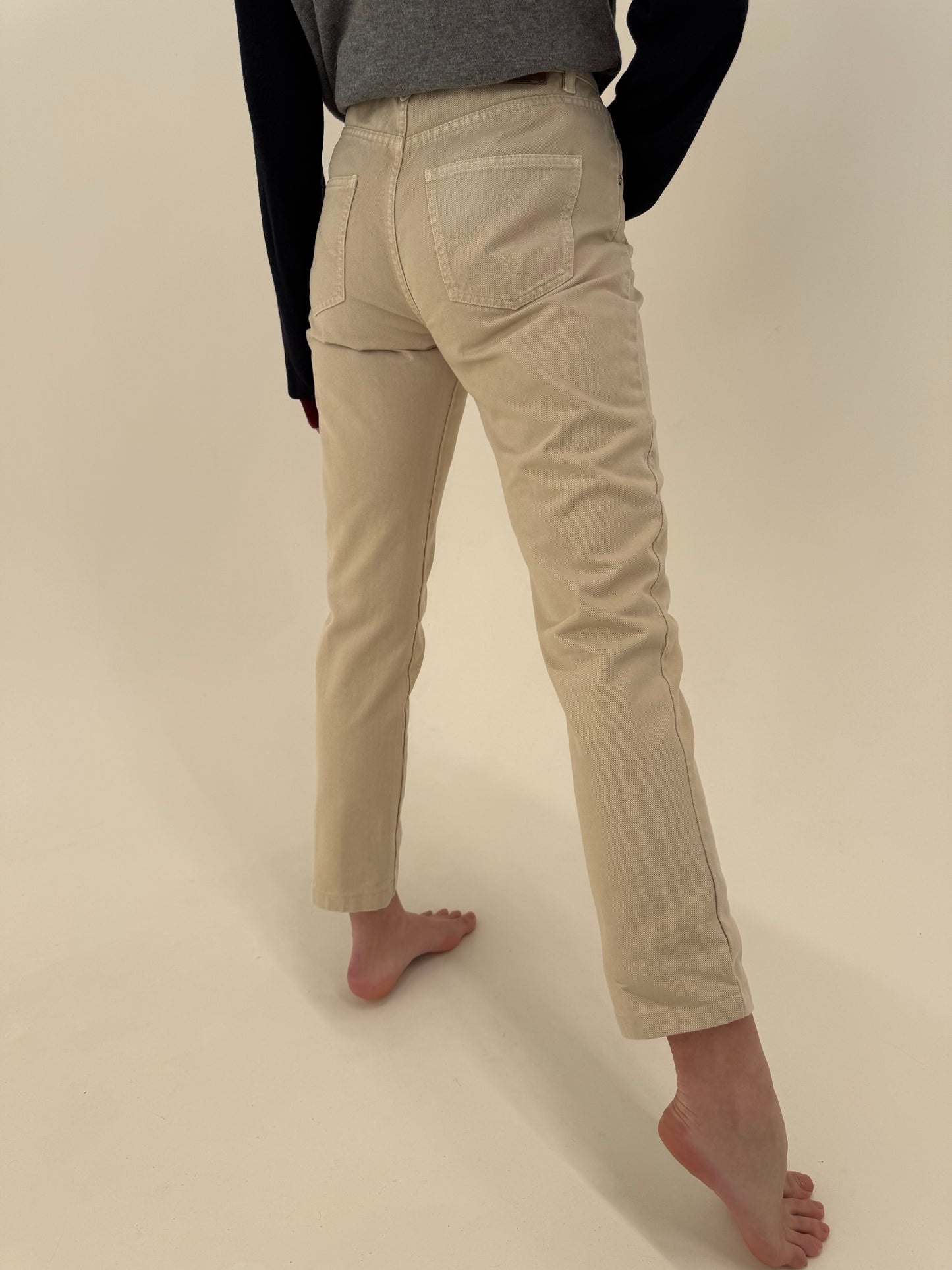 Jeans Valentino vintage luxury nude în croi super revenit în trend