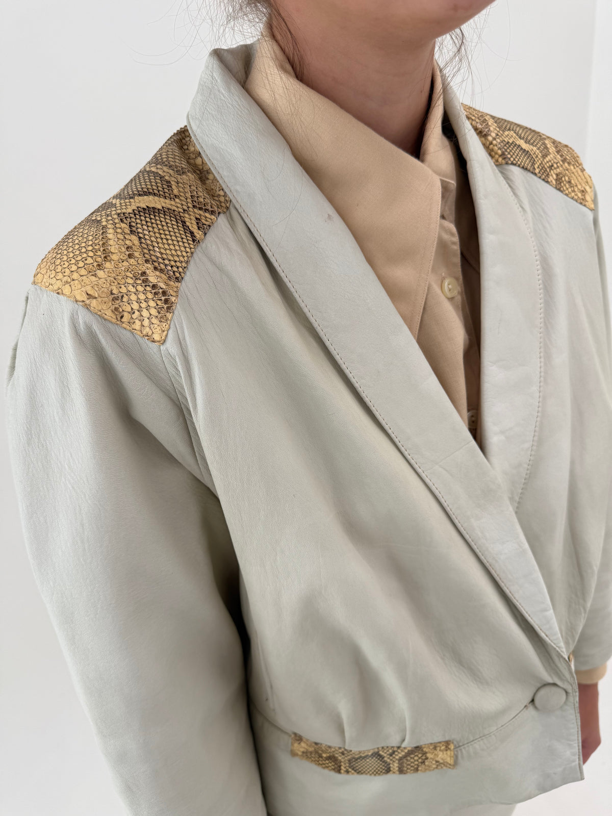Geaca vintage cu inserții din piele de șarpe camel pe piele mănușă off white