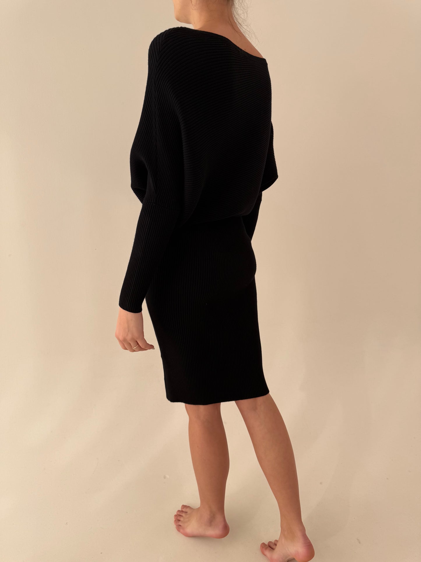 LBD în croi super chic cu volume de brand premium din jerse ribbed de bumbac