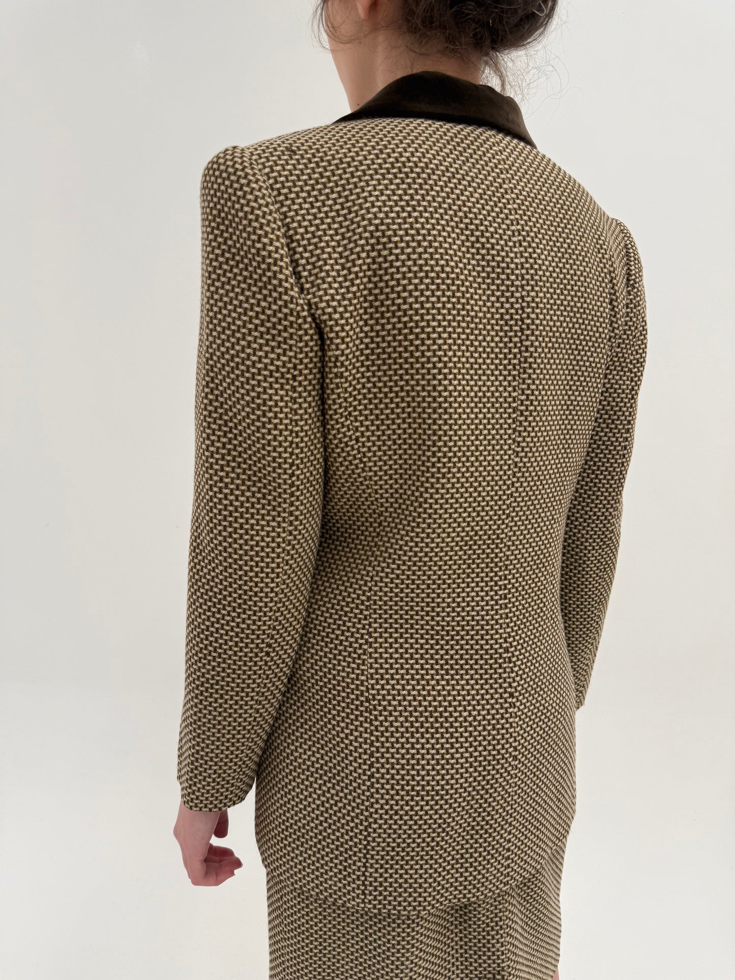 Deux piece de brand luxury italian din stofă cu textura 3D camel și negru