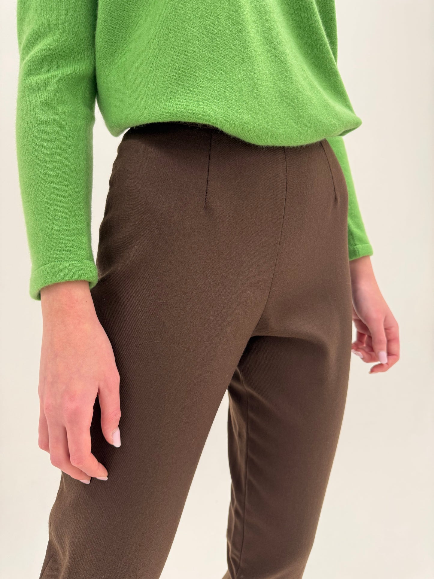 Pantaloni țigaretă petite dark chocolate brown din lana extrafina