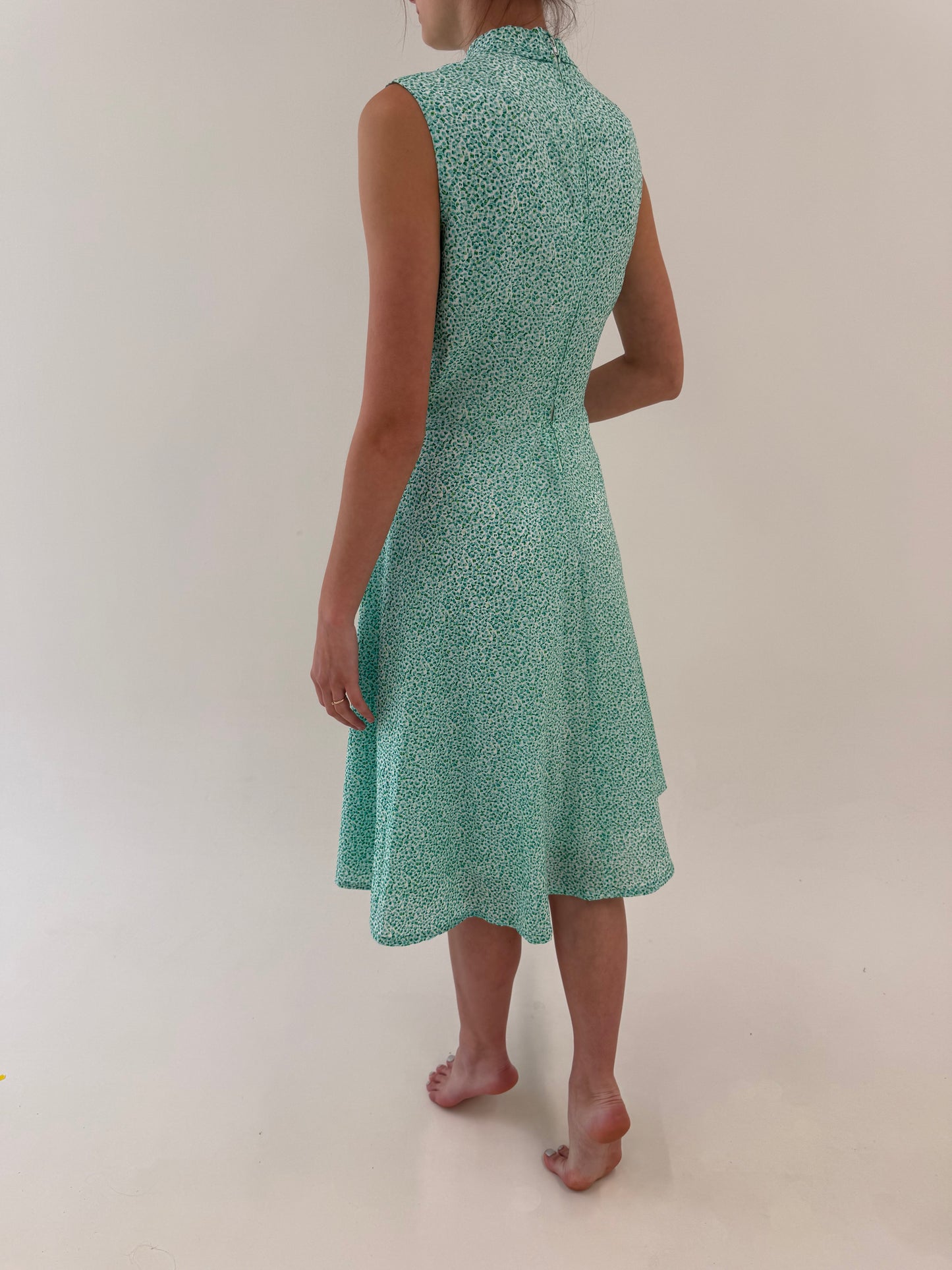 Rochie vintage în croi de ani 50 cu print delicat în nuanțe de verde