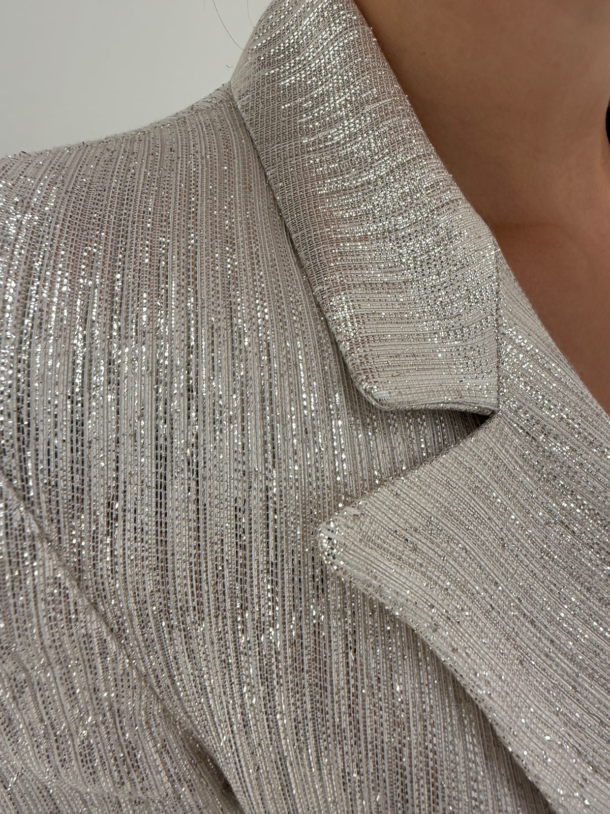 Costum ultra elegant de brand luxury italian Gattinoni din material prețios