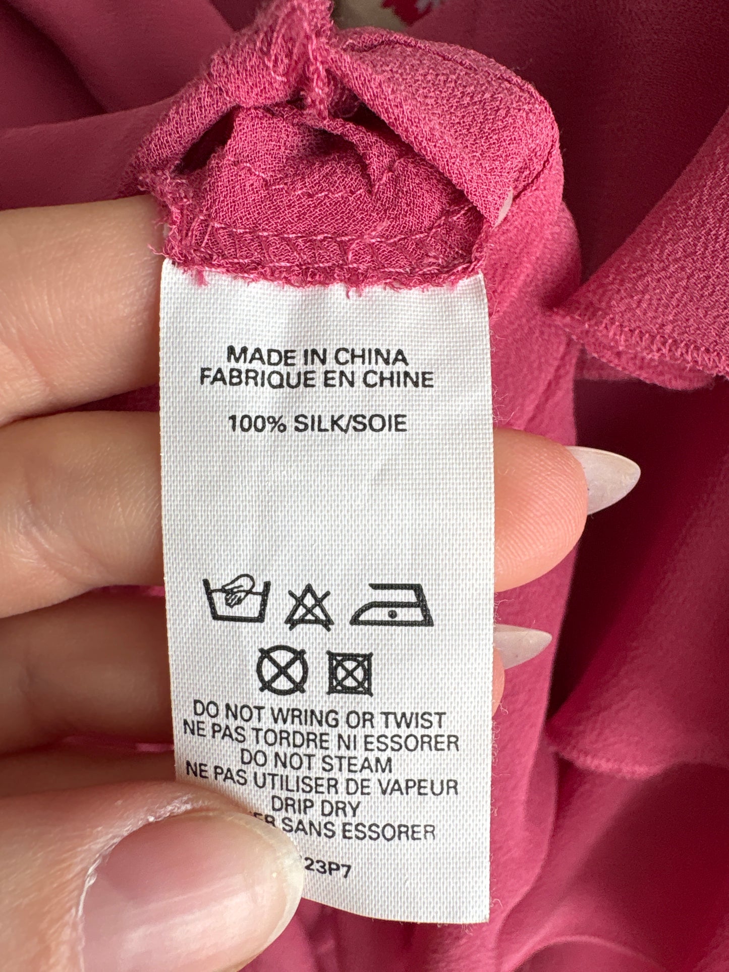 Top din mătase naturală dark pink cu volane în bie