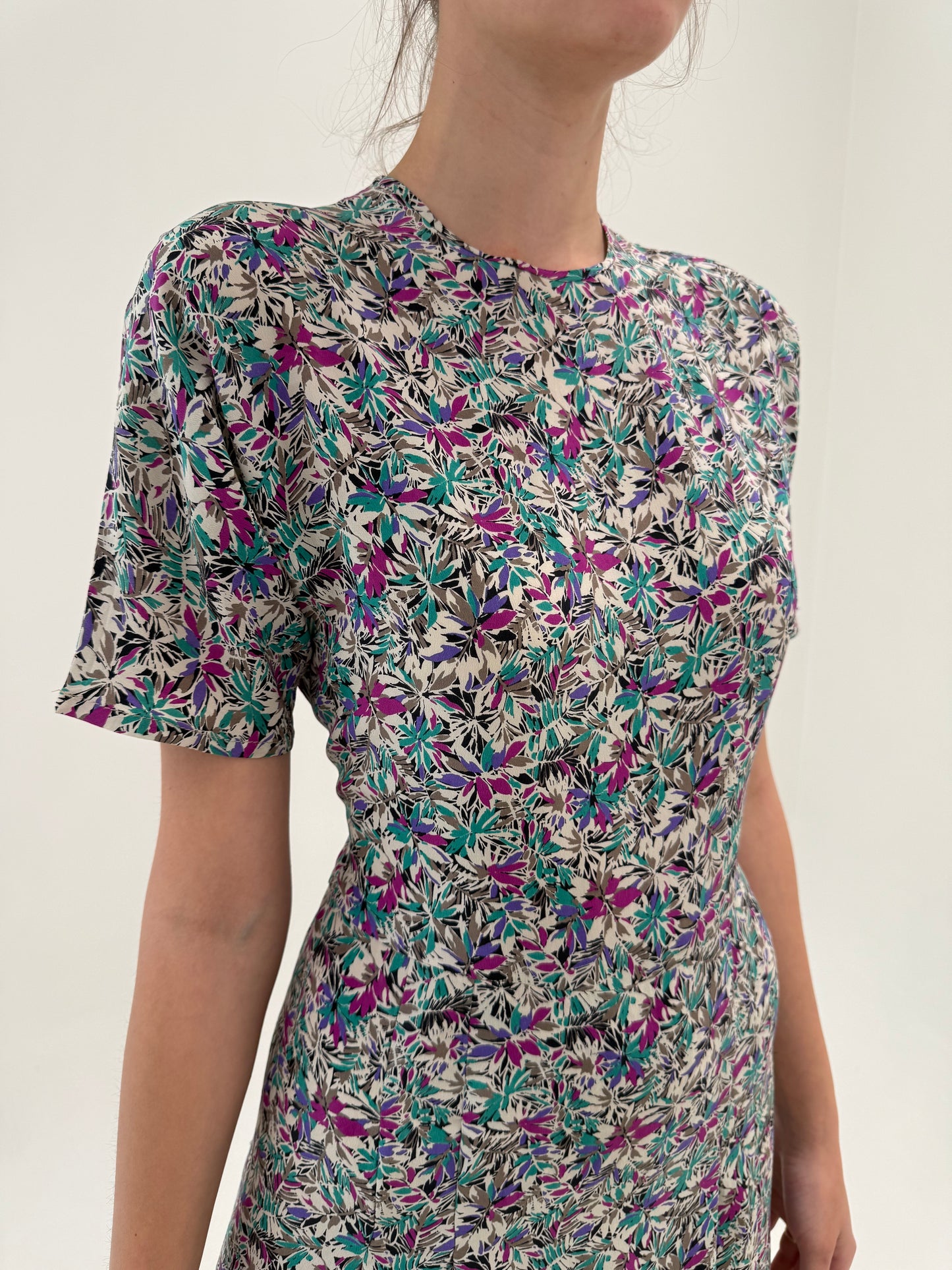 Rochie vintage midi din mătase naturală cu fustă plisată în croi ușor cambrat