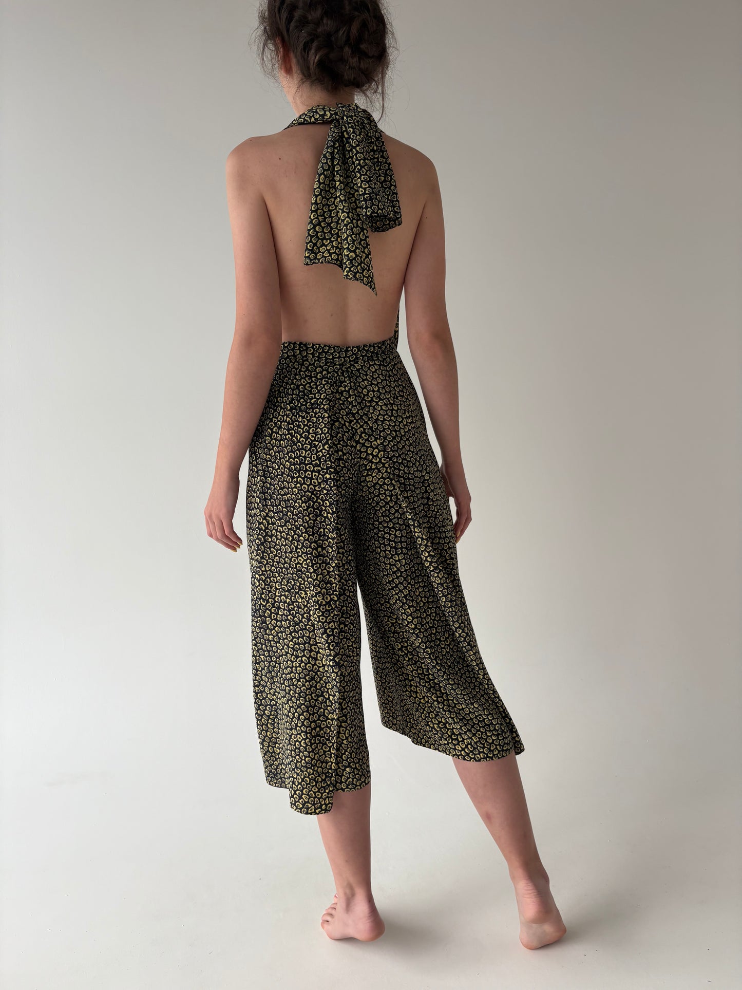Salopetă din mătase naturală cu pantaloni culottes și talie ultra înaltă