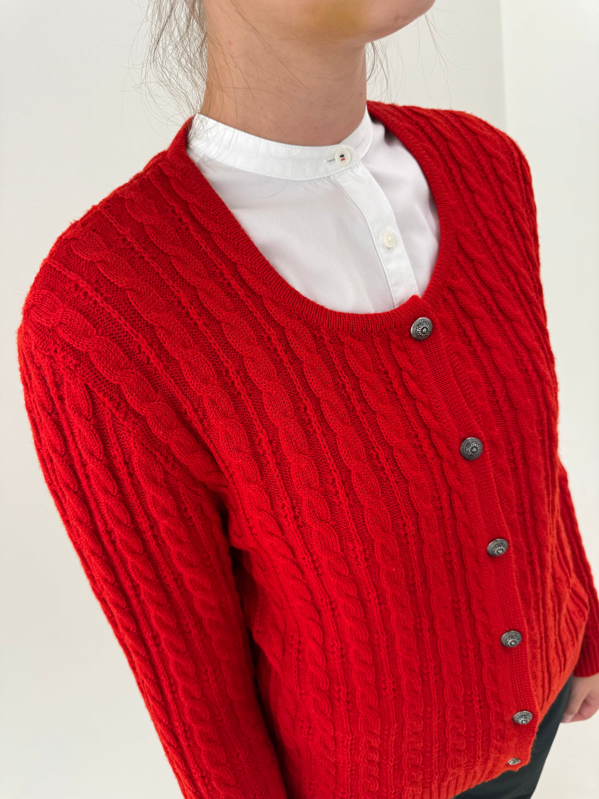 Cardigan vintage cu torsade din lana extrafina cherry red cu nasturi metalici argintii