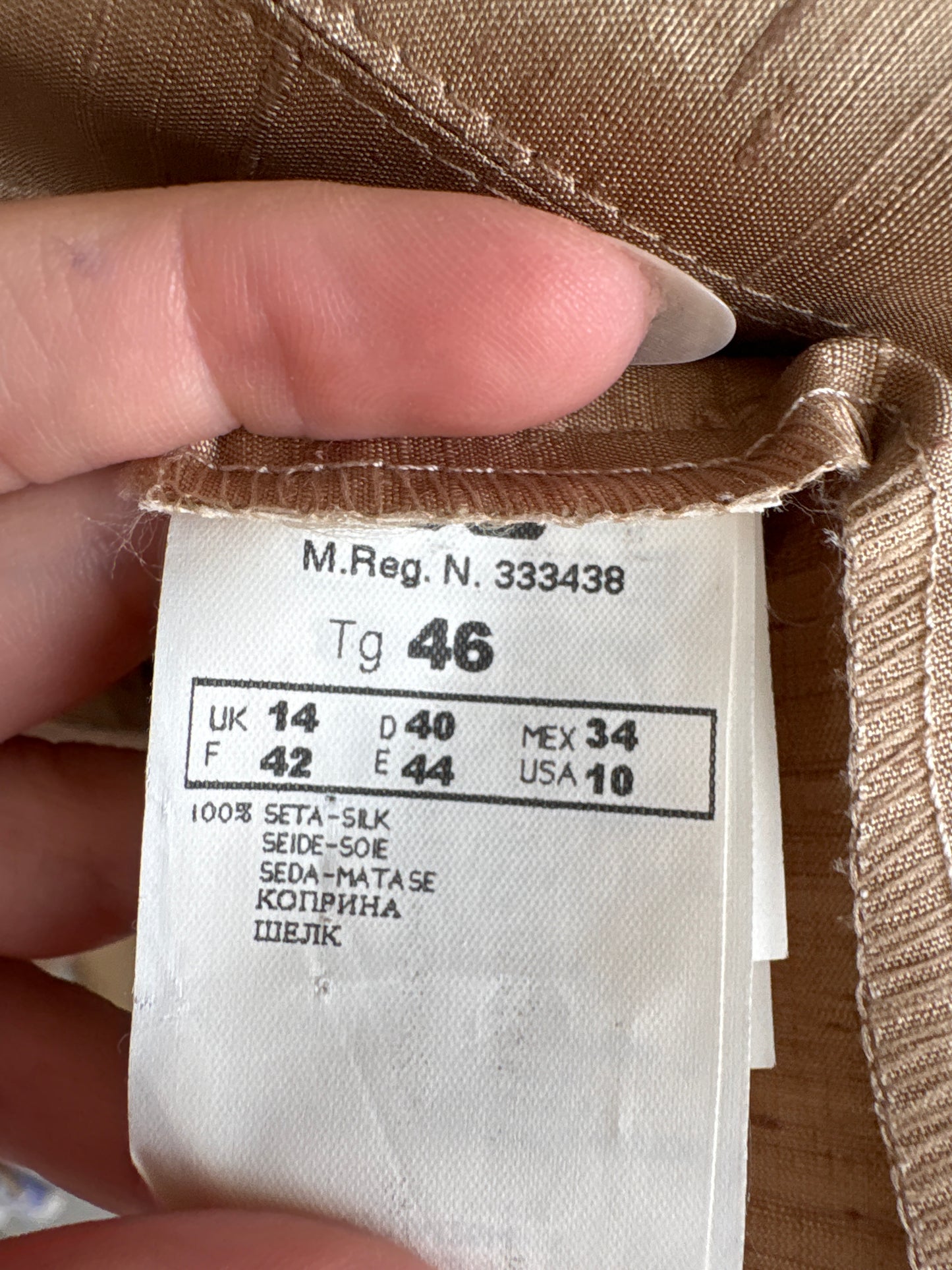 Costum camel din mătase naturală dupioni cu sacou cambrat și pantaloni drepți