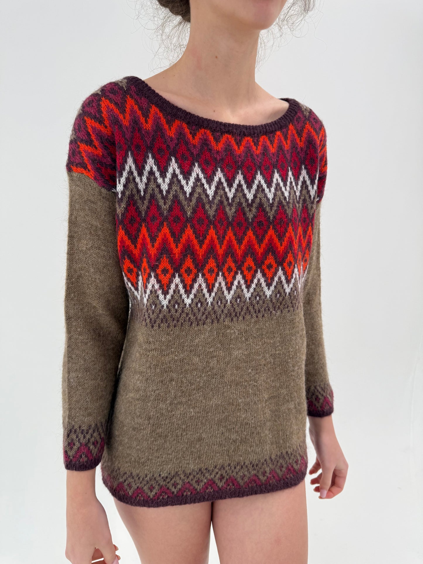 Pulover petite cu decolteu bărcuță din baby mohair