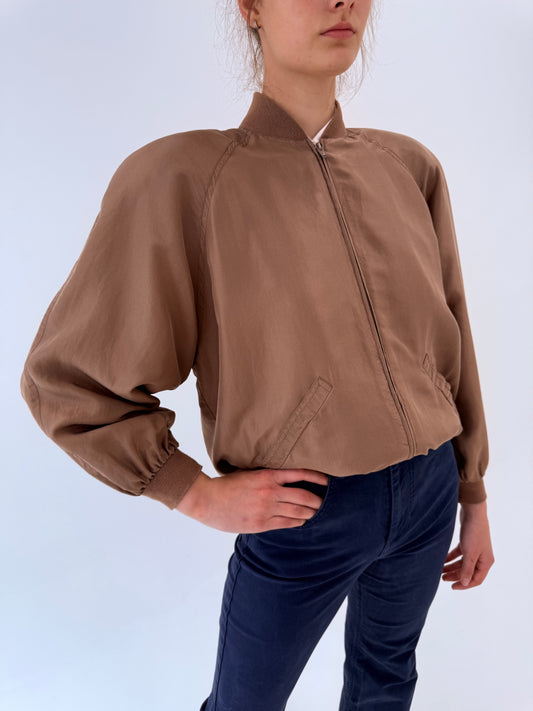 Bomber cafe au lait din mătase naturală cu umeri accentuați