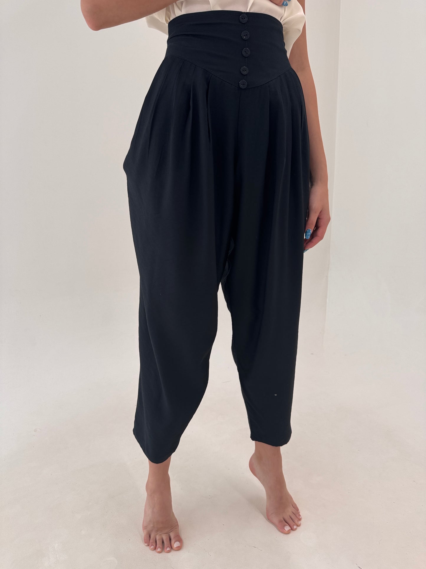Pantaloni negri în croi baloon cu talie extrem de marcată ultra înaltă elastică