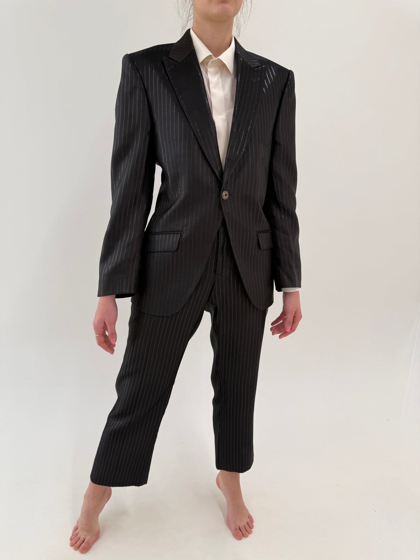 Costum de brand luxury italian prețios  perlat cu dungi fine verticale cool brown