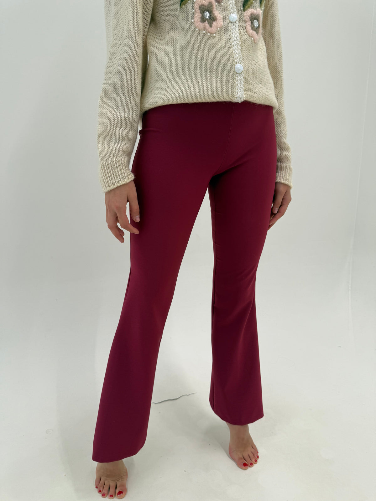 Pantaloni burgundy evazați din twill ultra modelator tall