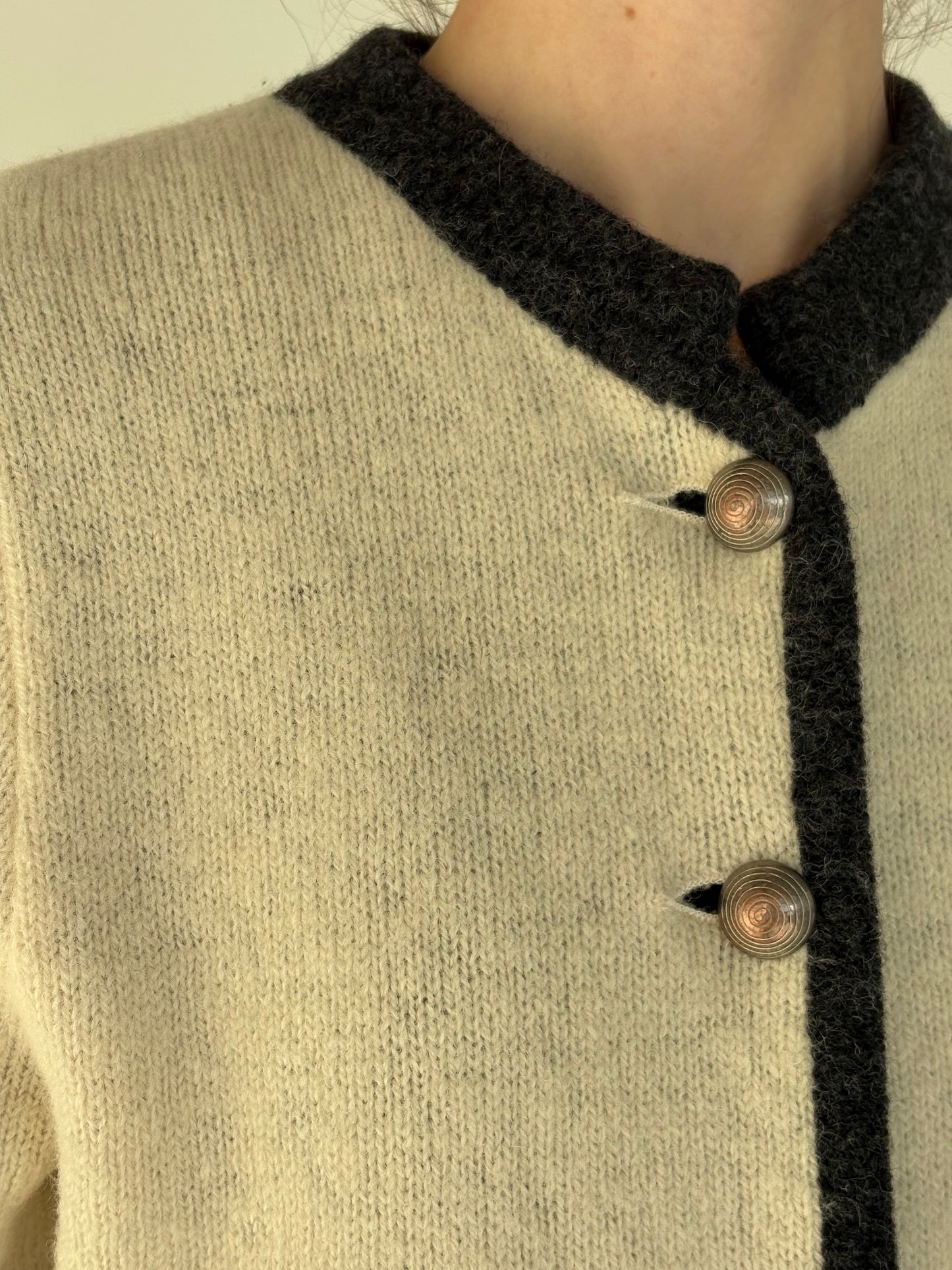 Jacheta butter white in stil Chanel din boiled wool