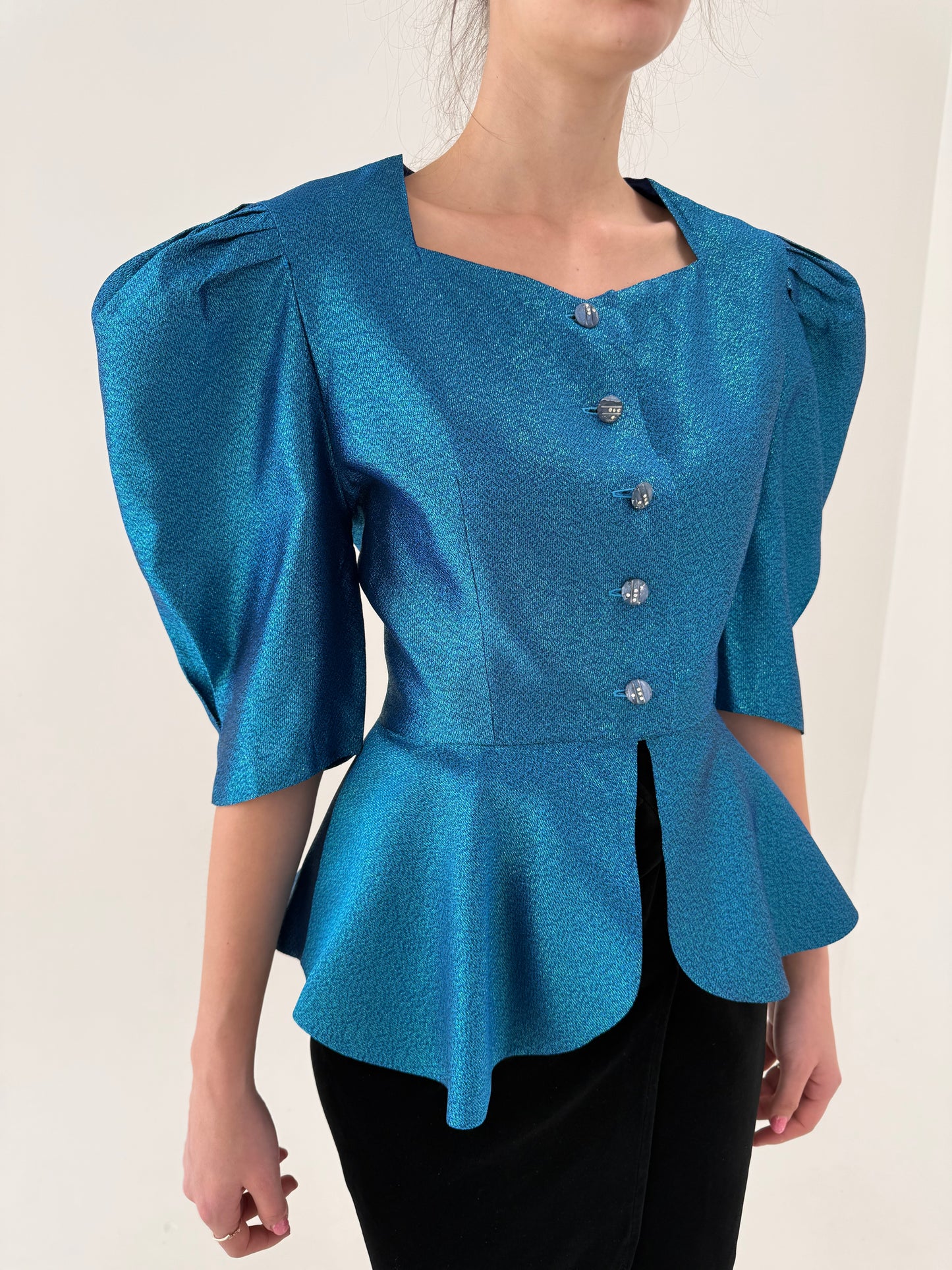 Sacou vintage din lame ultra cambrat cu peplum și umeri accentauti