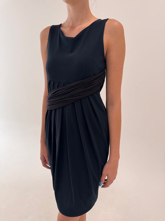 Rochie Max Mara neagră în croi ultra chic confort specific brandului