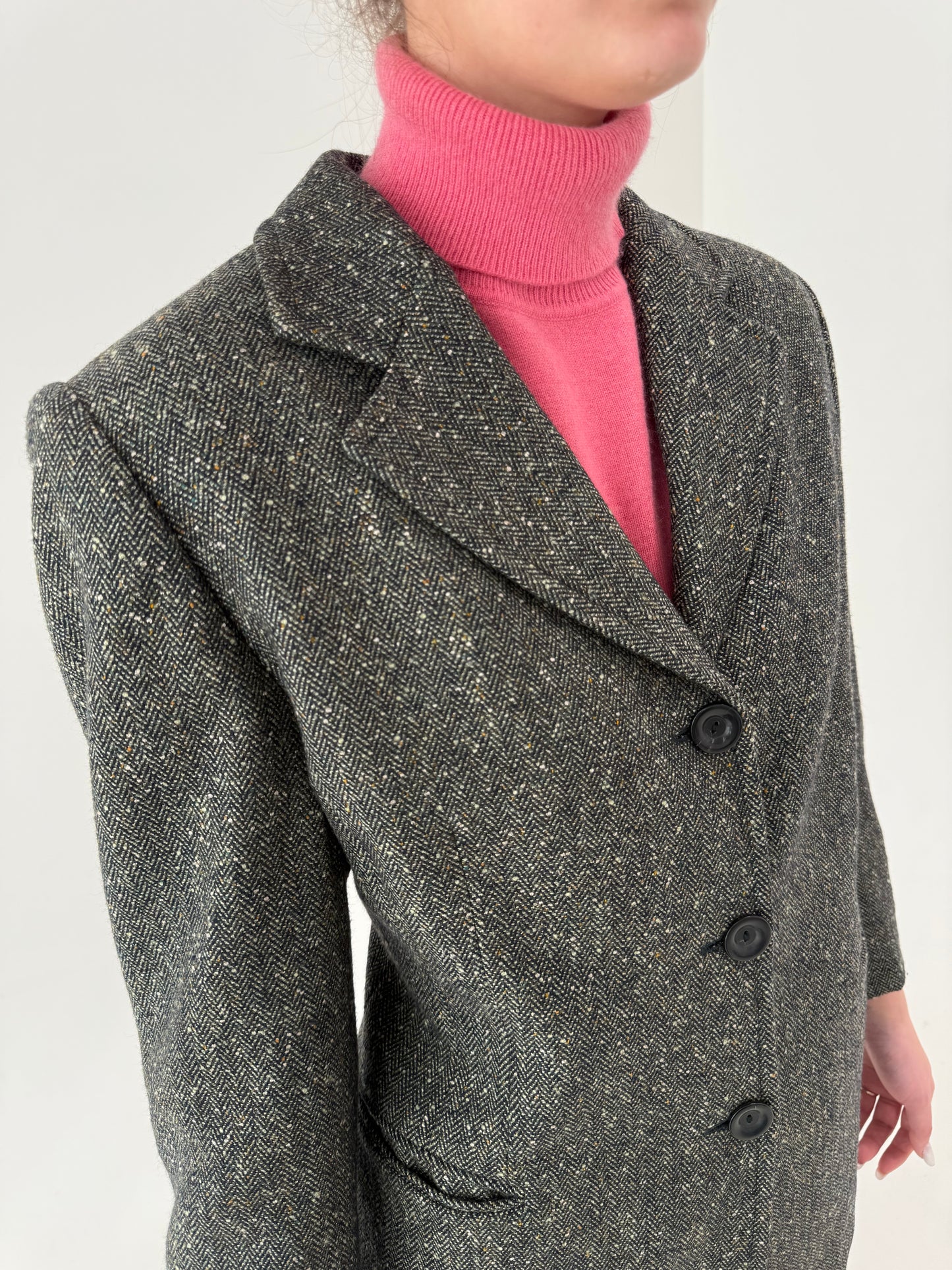 Sacou petite în croi ușor cambrat din stofă melanj de lana și cupro în culori superbe