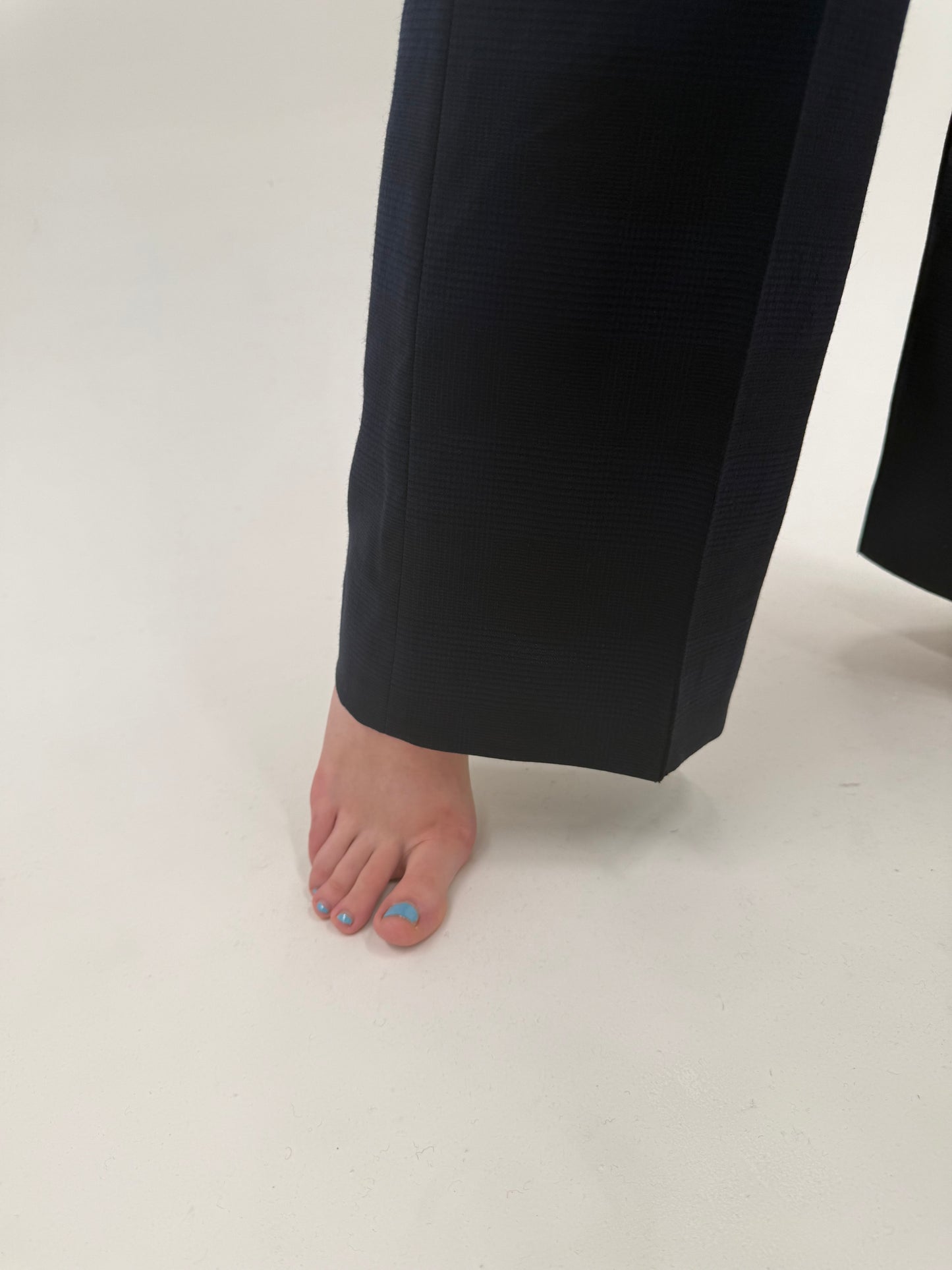 Costum Moschino în croi super actual din lana extrafina cu pantaloni palazzo