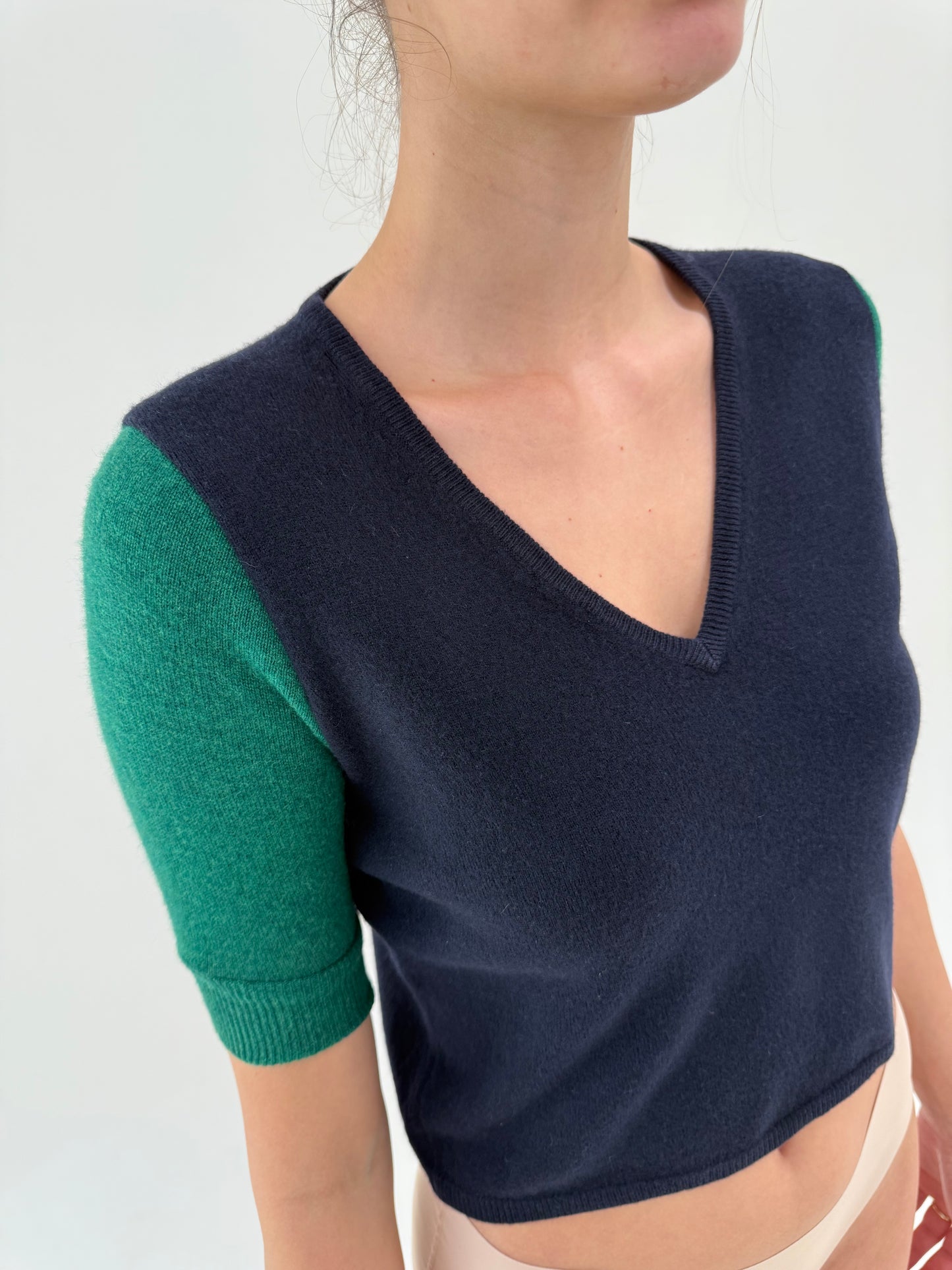 Top Prada din cașmir colorblock cu mânecă scurtă și anchior