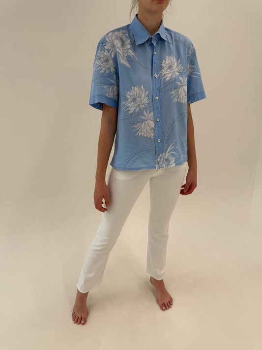 Pantaloni Armani de vară din bumbac modelator în croi revenit în trend