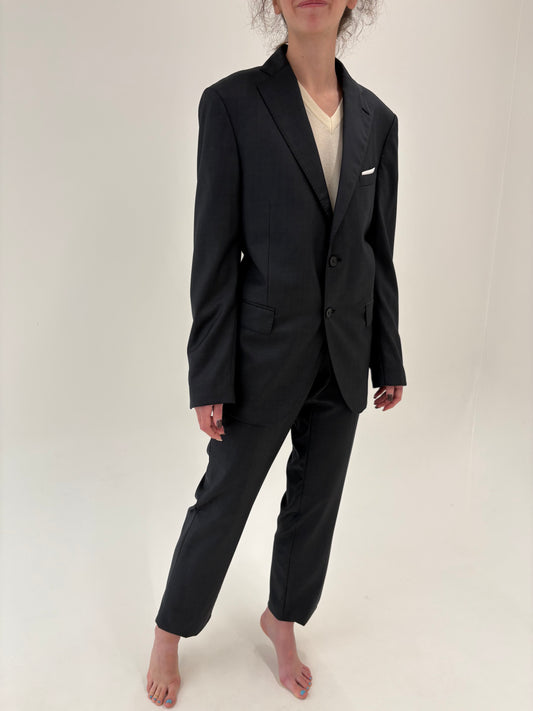 Costum italian din lana merino extrafina super 110’s in croi actual