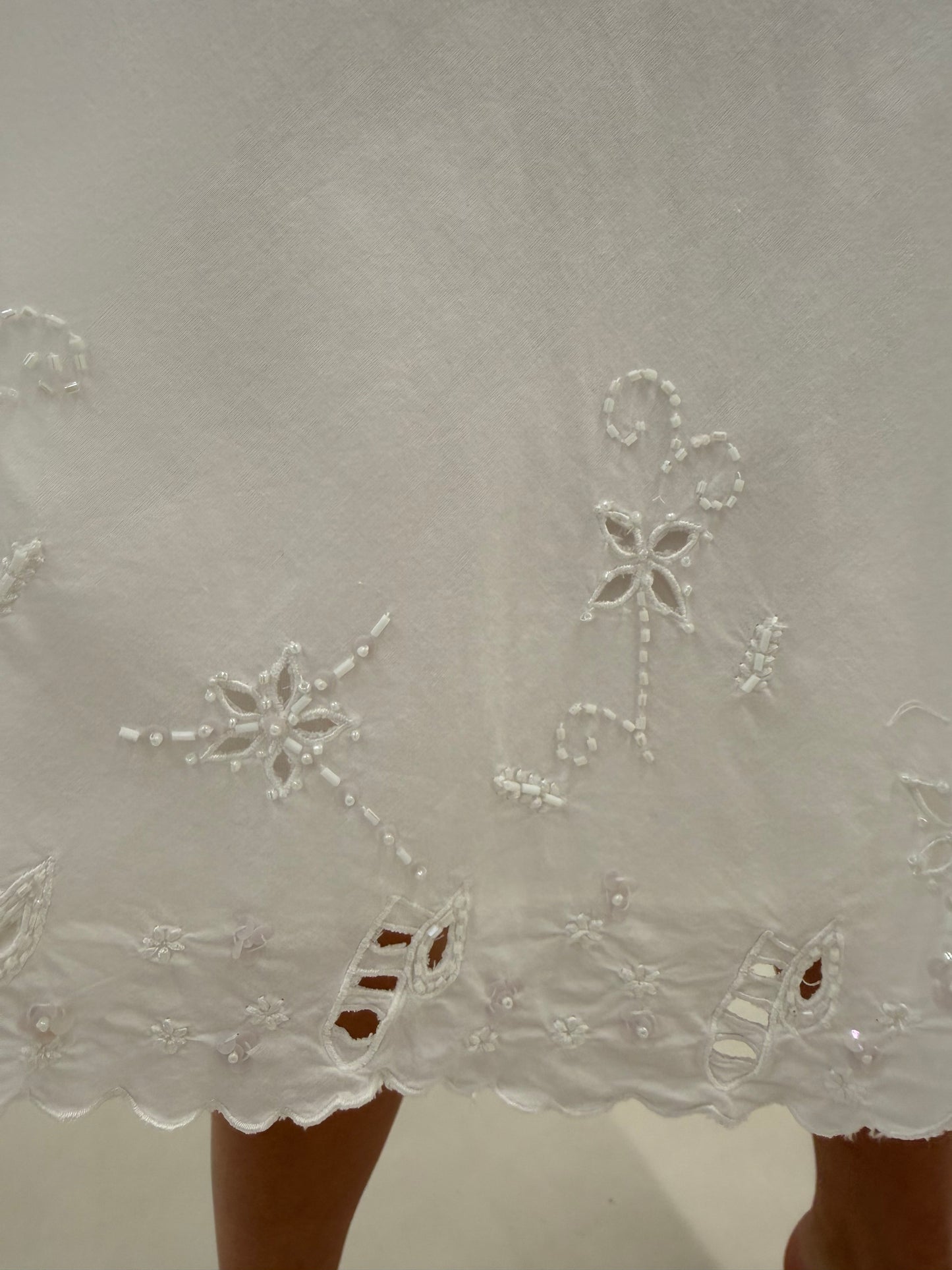 Fustă albă în croi extrem de chic cu broderie anglaise din bumbac premium midi lung