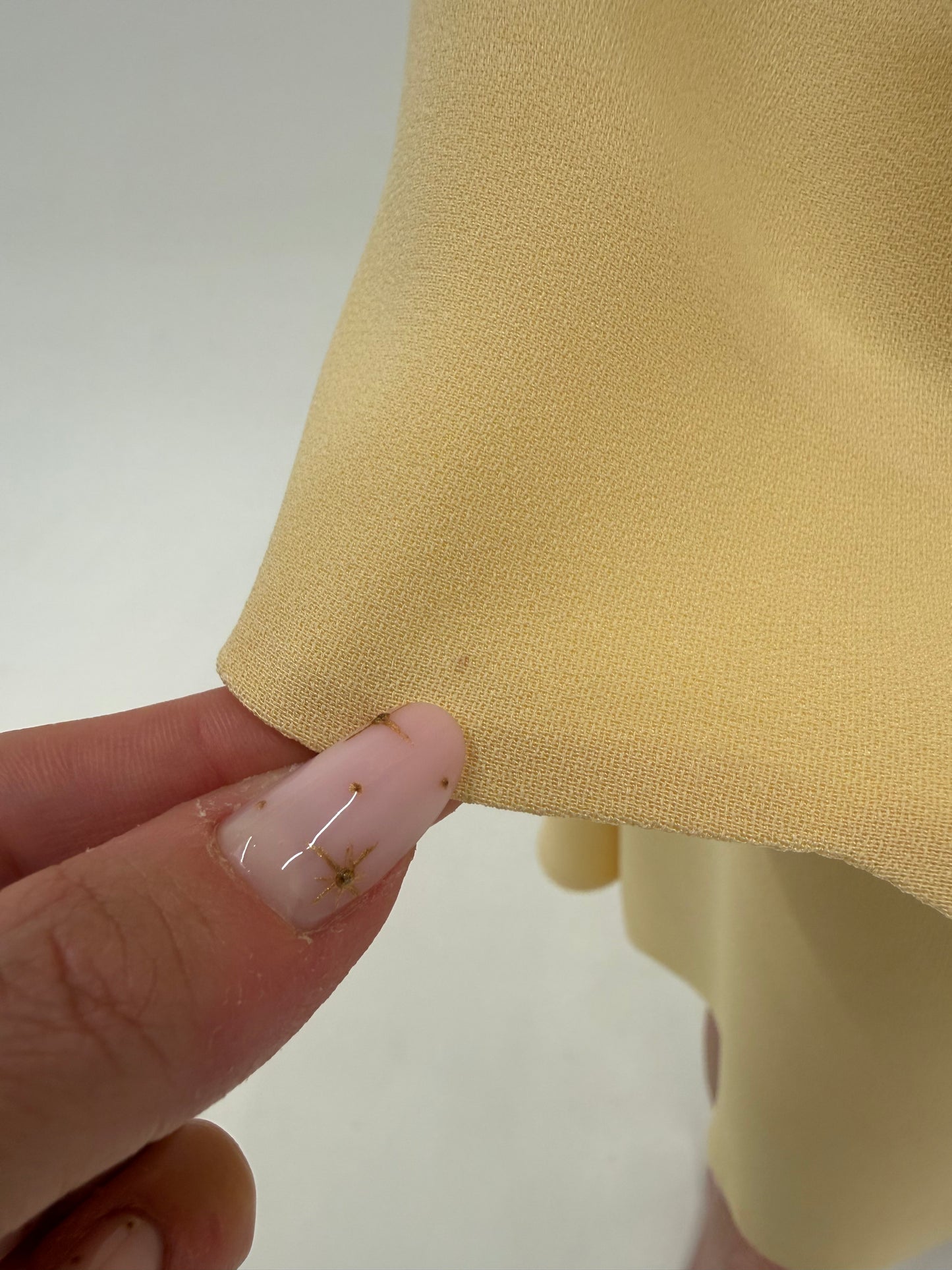 Rochie super premium italiană butter yellow cu talie marcată în croi chic