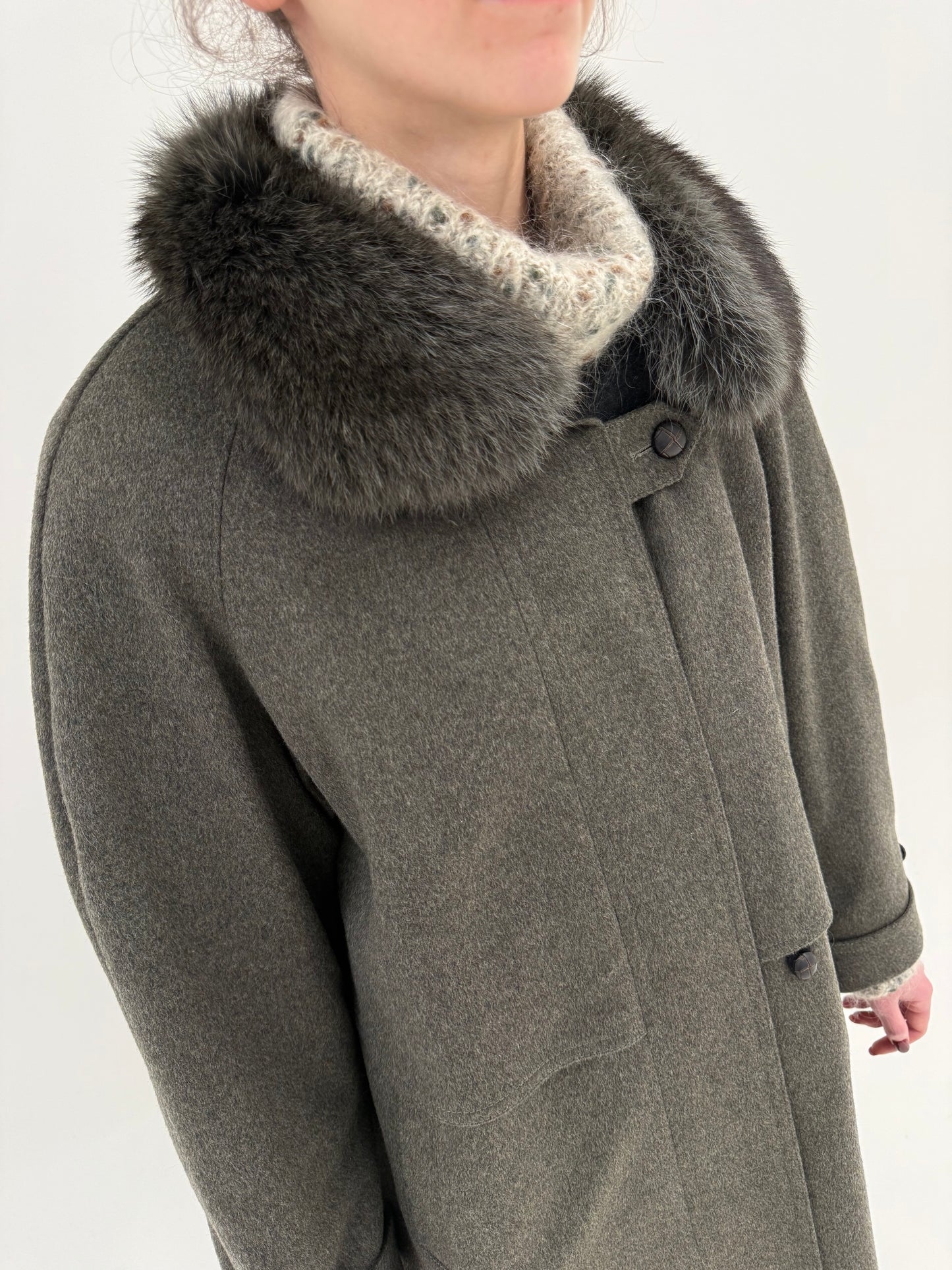 Palton dark green petite din lana groasă structurată cu blana naturală