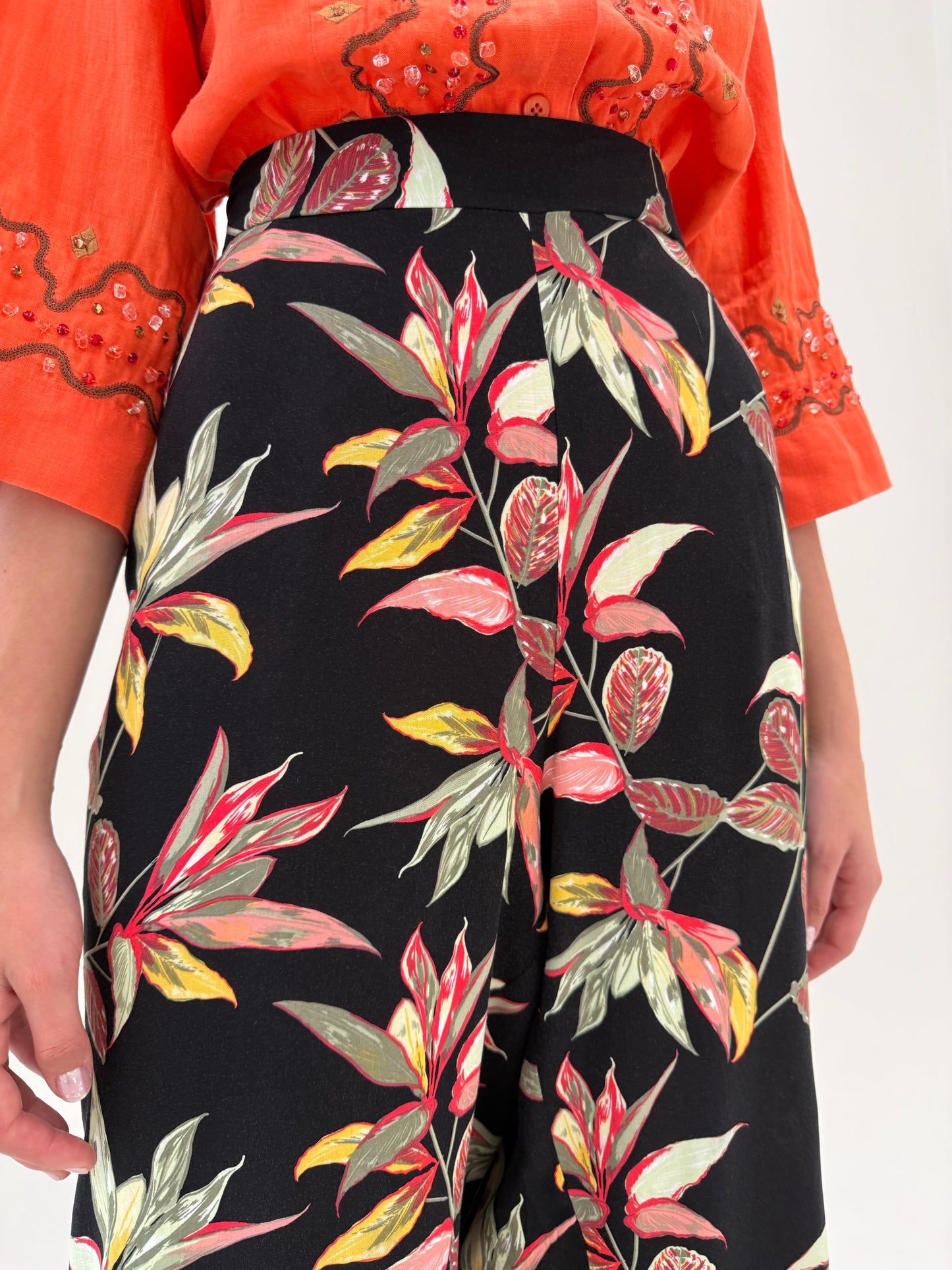 Pantaloni plus size super vaporoși cu print organic și talie elastică