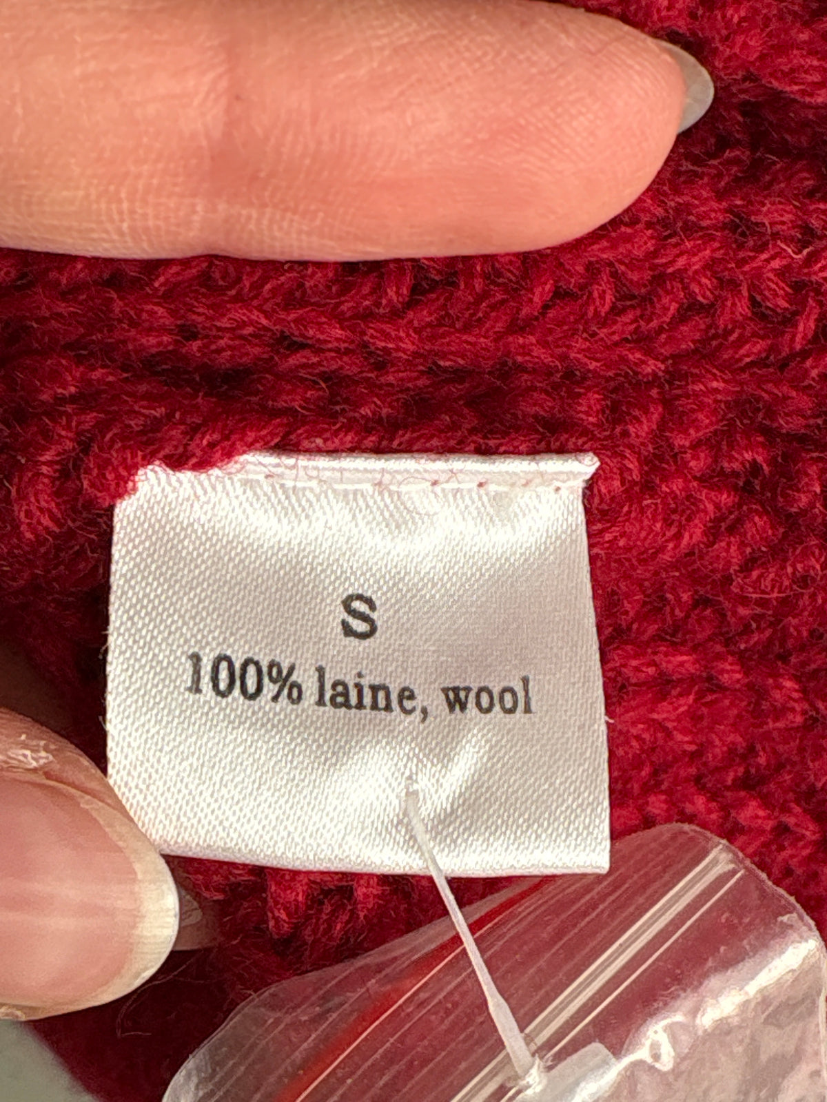 Jacheta burgundy din lana extrafina plină cu influențe casual și funnel neck