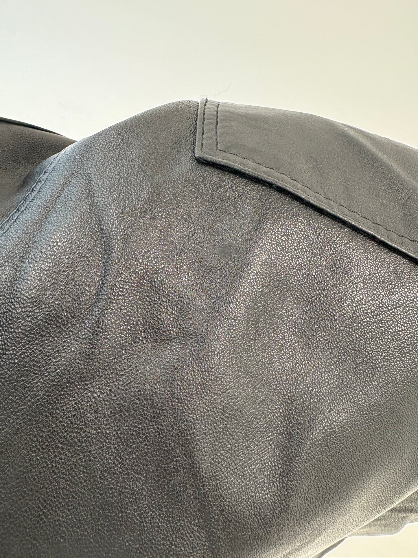 Pantaloni negri din piele naturală moale cu talie înaltă