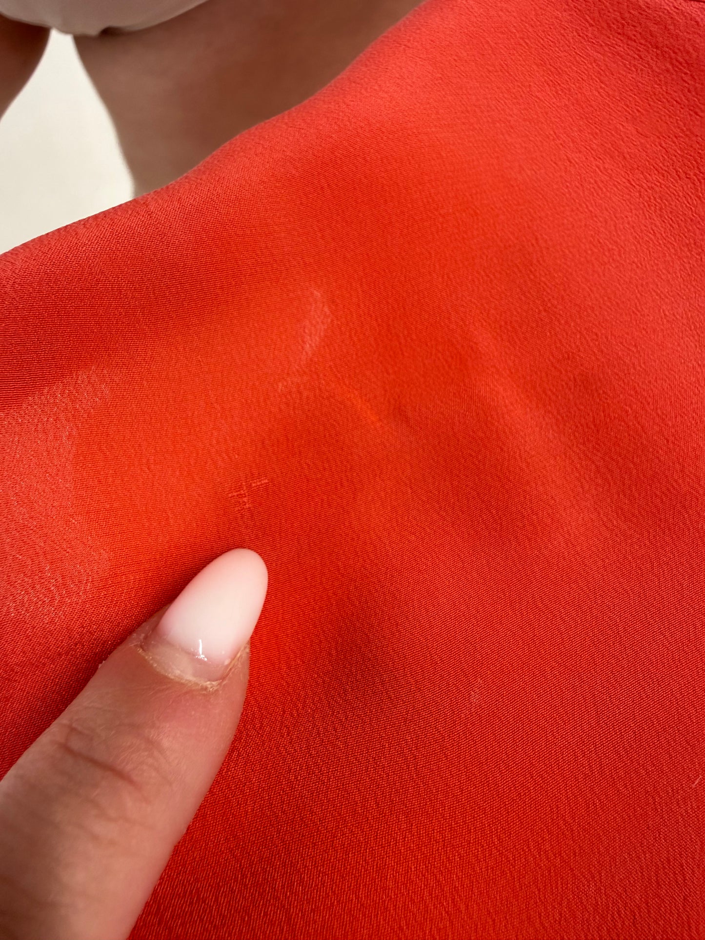 Top coral red din mătase naturală in croi minimalist