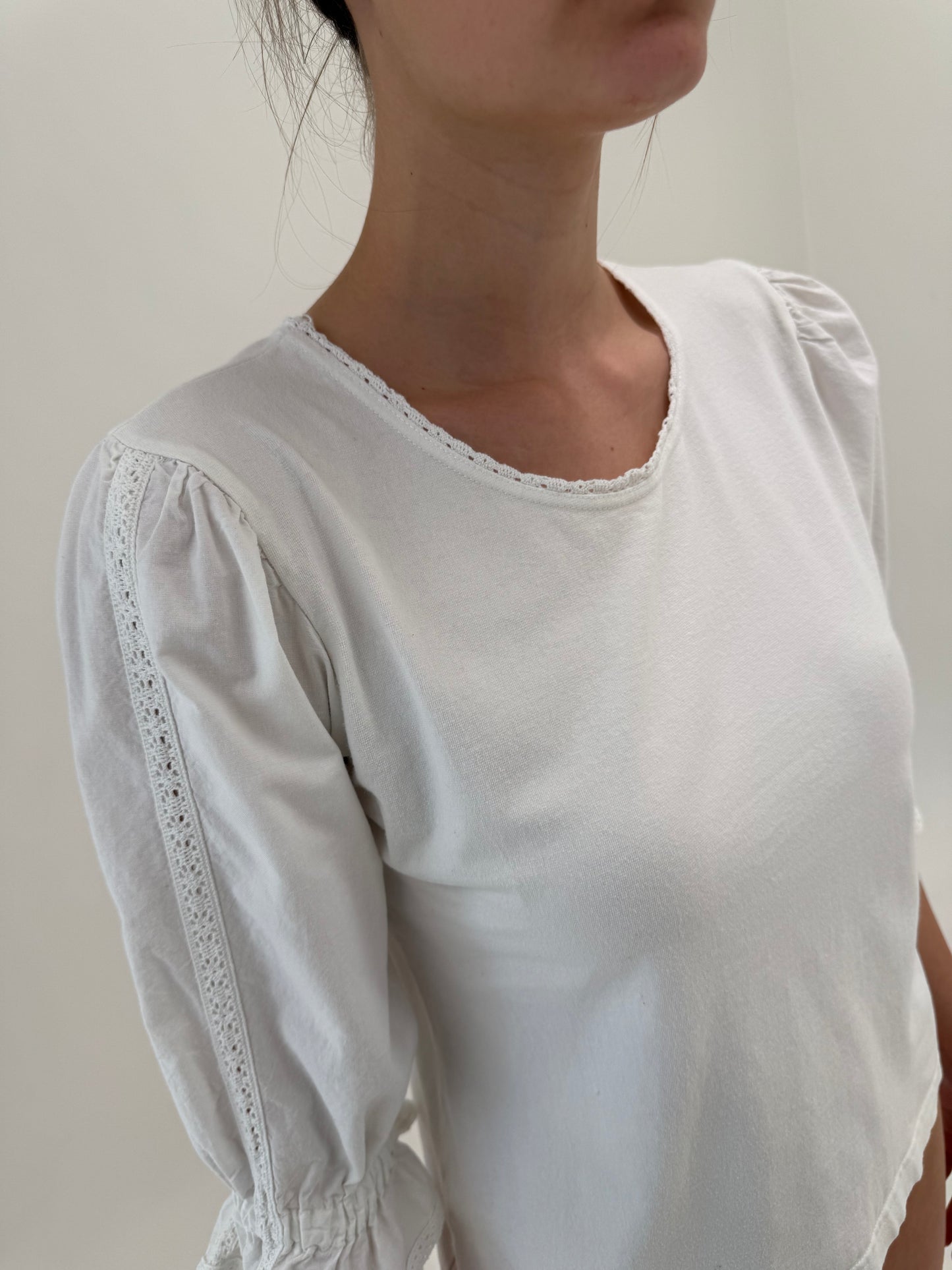 Top vintage cambrat cu mâneci bufante din poplin și corp modelator