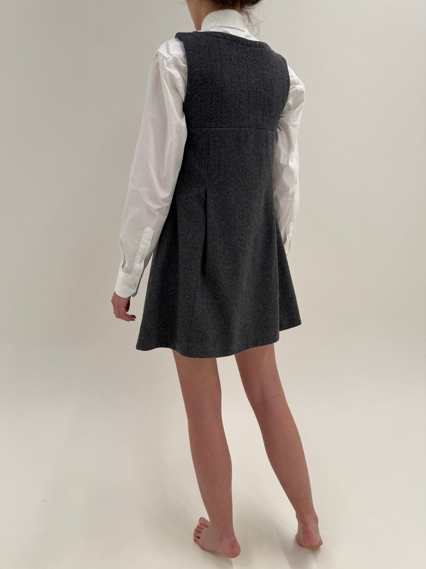 Rochie Burberry anii 90 din stofă de lana pieptănată în stilul preppy