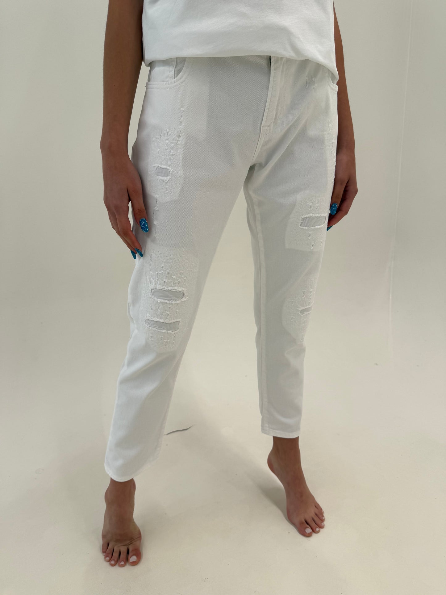 Jeans de vară Armani ripped effect in croi clasic ultra confort
