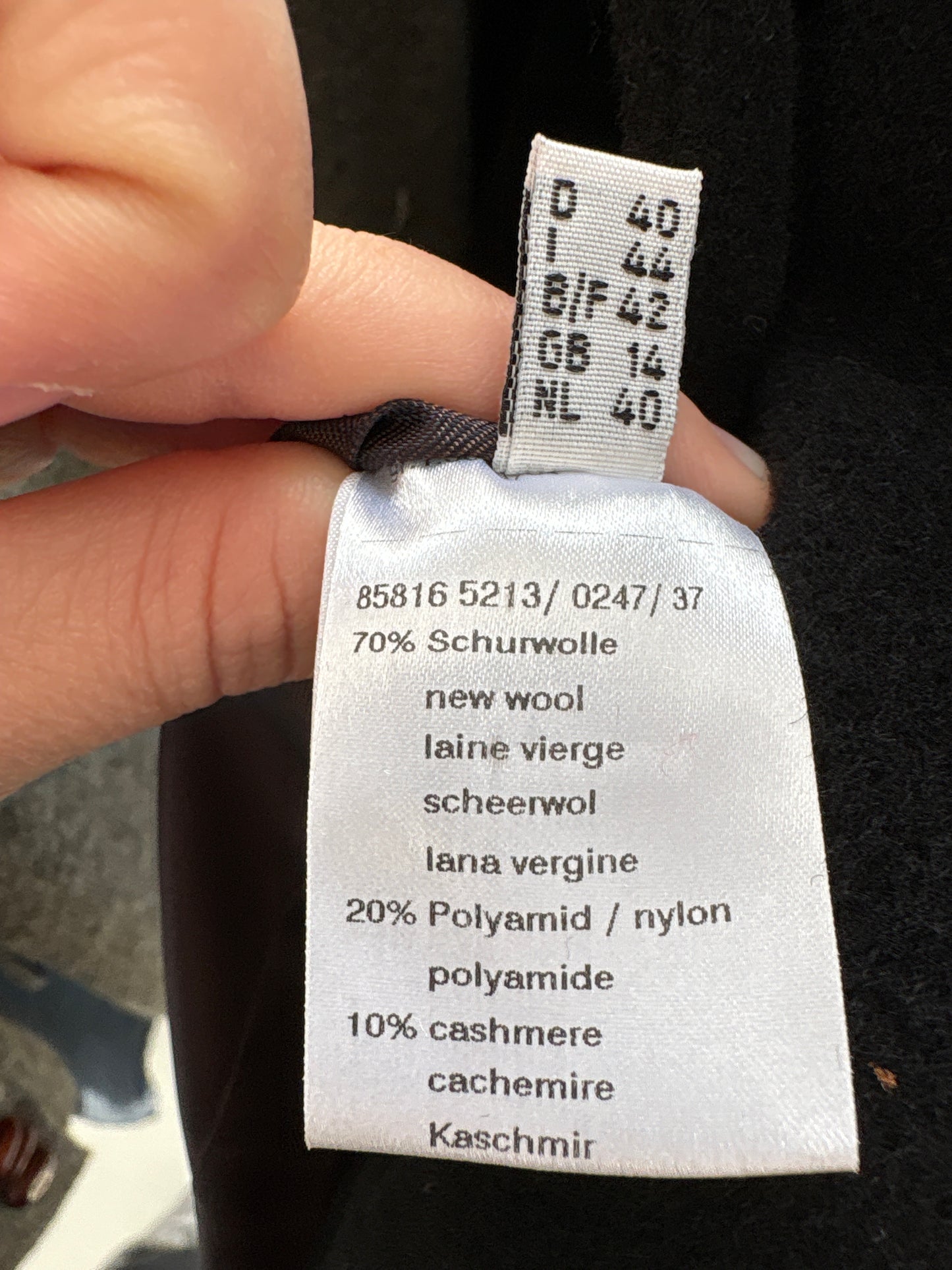 Jacheta cambrata neagră din stofă de lana cu cașmir pufoasă și groasă