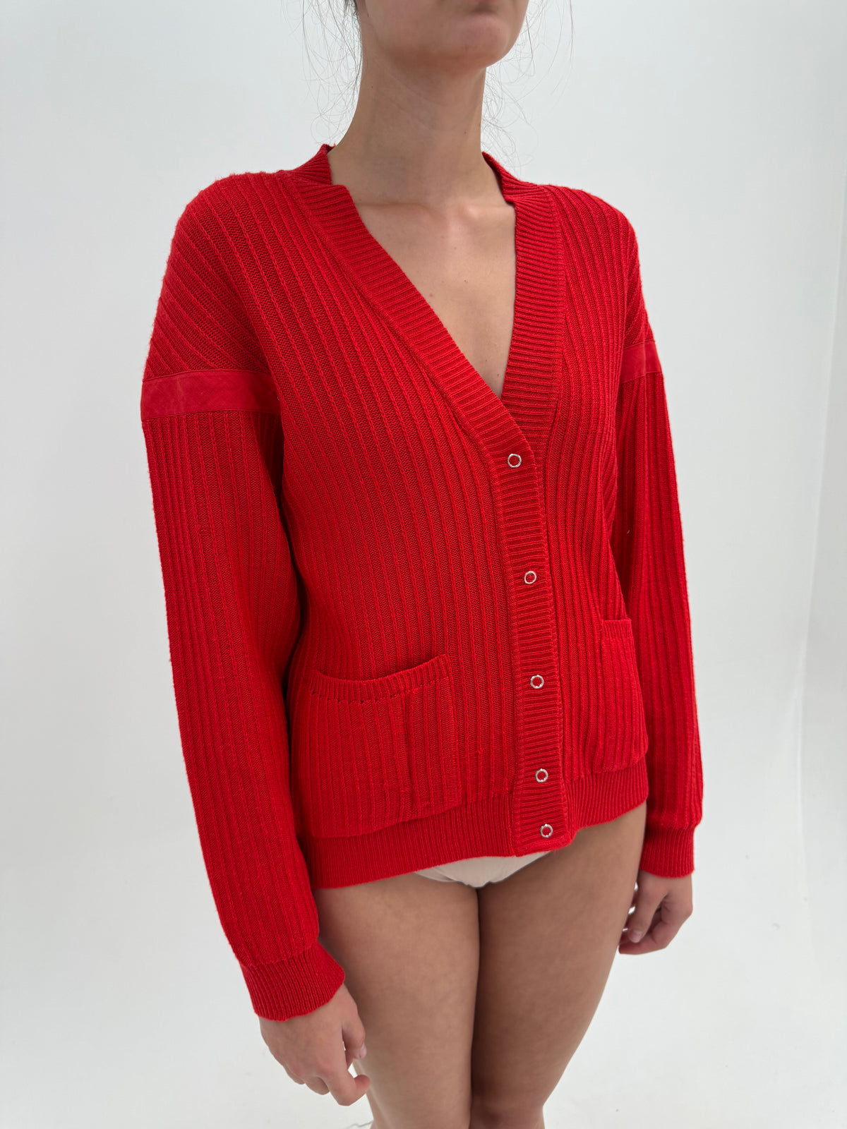 Cardigan vintage retro modern în croi lejer din mix de lana extrafina cherry red