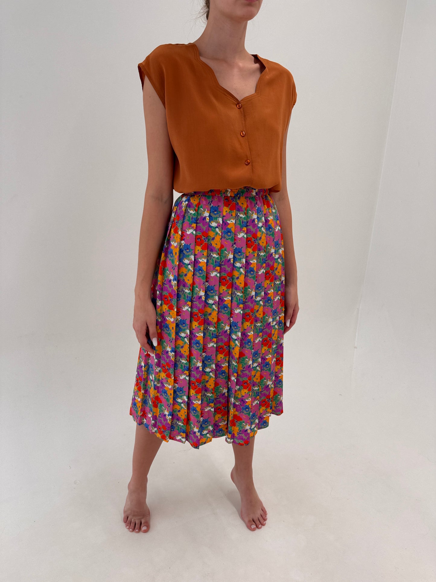 Fustă vintage plisată cu print floral în culori tari și talie ultra înaltă elastică
