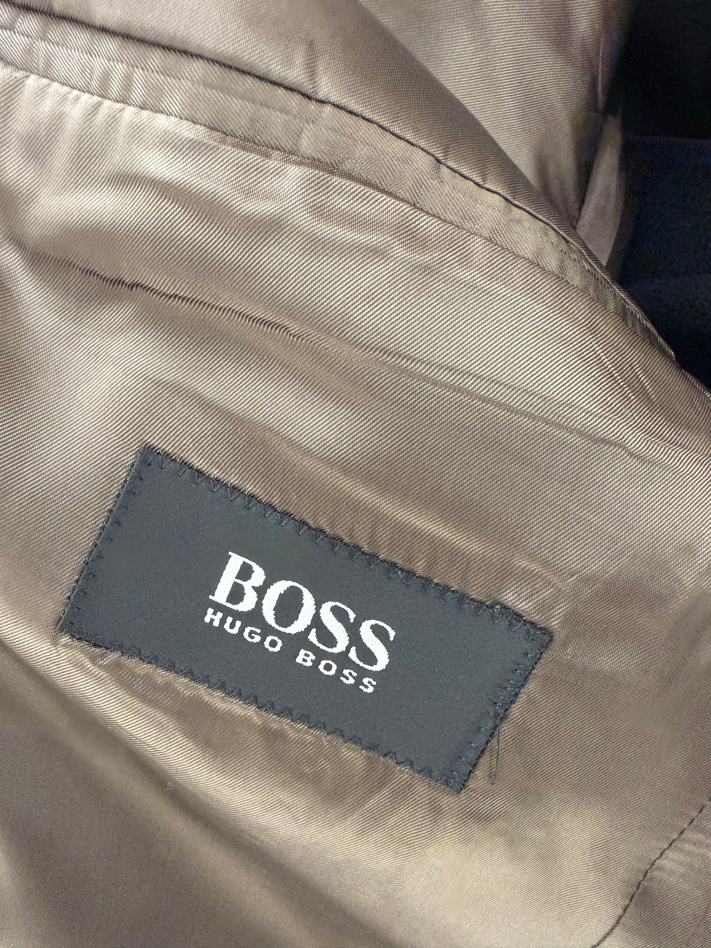 Sacou Hugo Boss în nuanțe superbe și croi actual din lana și cașmir