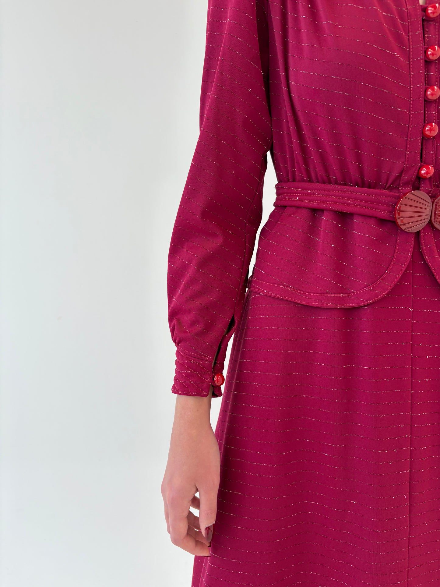 Rochie vintage magenta de la business la seara cu inserții fine aurii