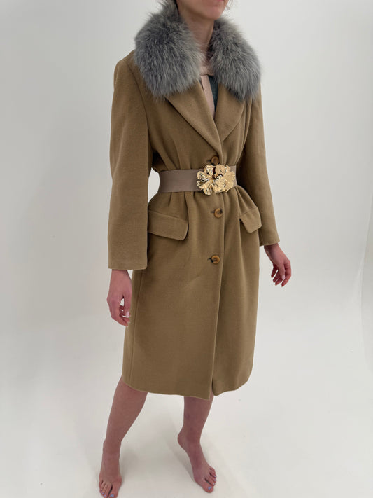 Palton camel ușor cambrat din stofă de lana și Angora extrem de fină cu blană naturală