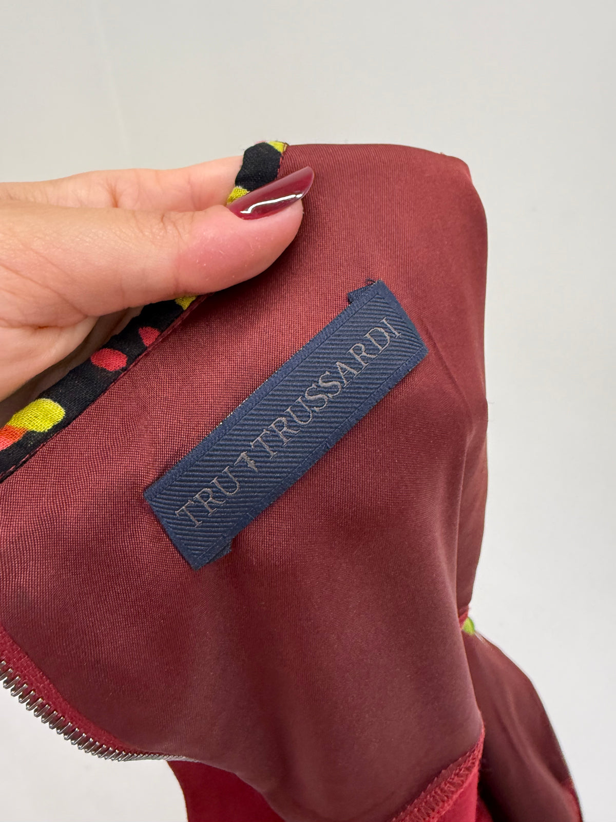 Rochie burgundy Trussardi din lana extrafina confort cu guler colorat